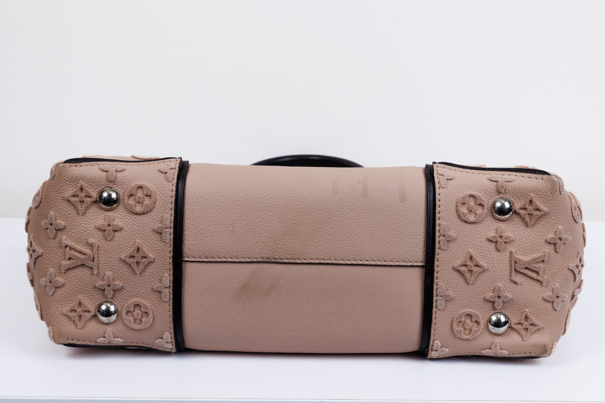LOUIS VUITTON Monogramm Veloursleder Beige Cachemire Tuffetage W BB Tasche
