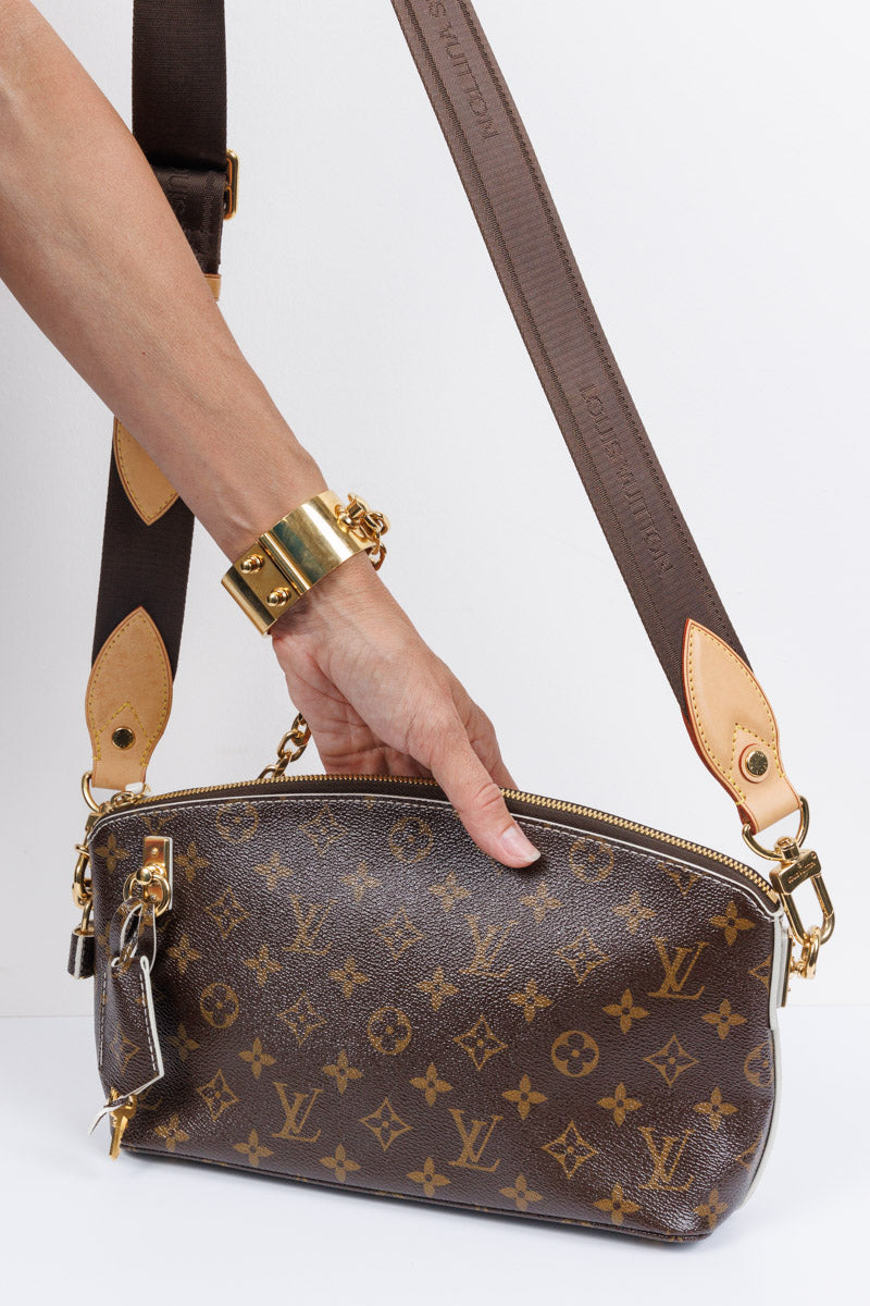 LOUIS VUITTON Classic Monogram Canvas Defile Femme Fetish Clutch Bag | Timeless Luxury