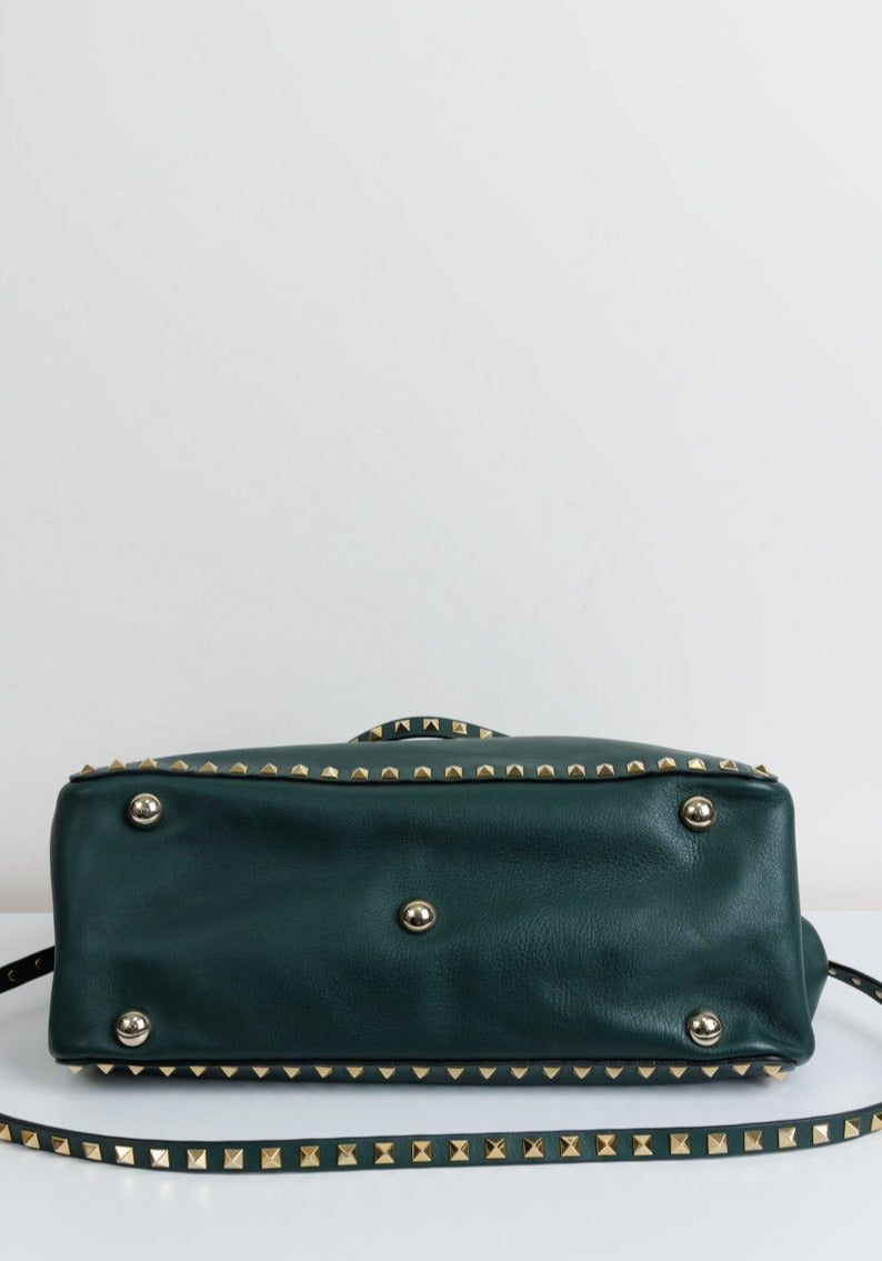VALENTINO GARAVANI Сумка Rockstud среднего размера из зеленой кожи теленка