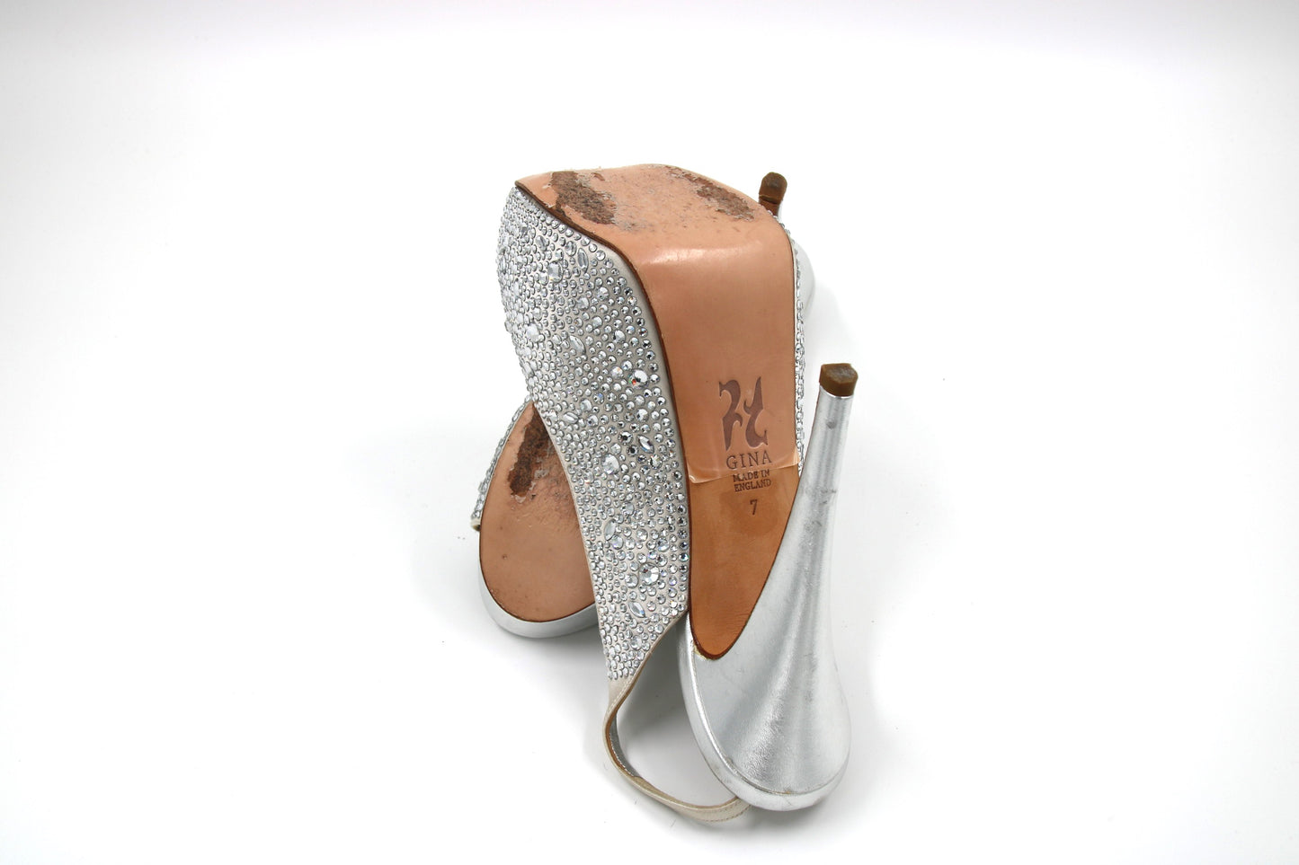 סנדלי Slingback בפלטפורמת Pep Toe פלטפורמת GINA כסף סאטן קריסטל