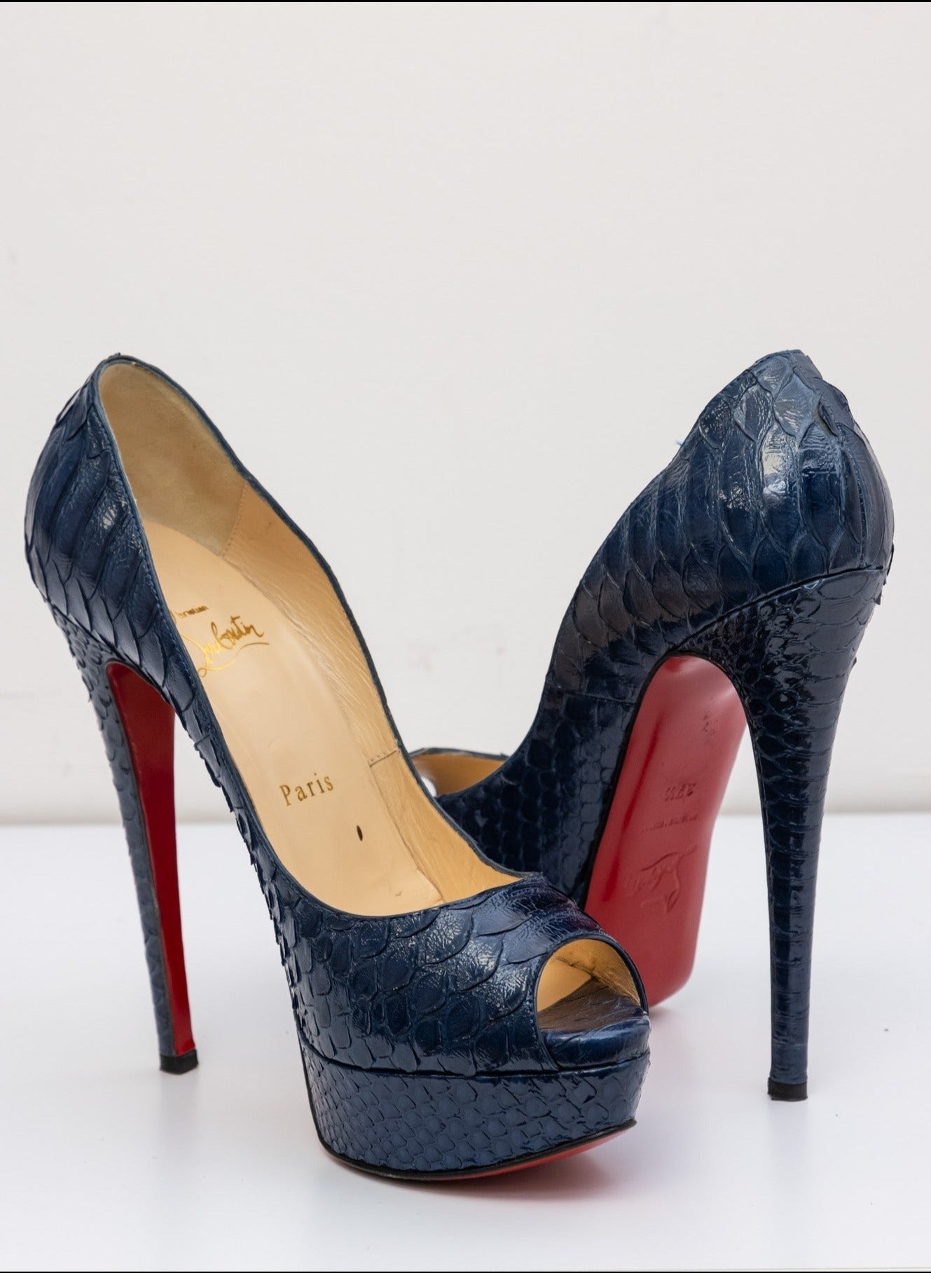 CHRISTIAN LOUBOUTIN Blue Crocodile Leather Pumps | Size IT 37.5 | Very Good Condition | Made in Italy