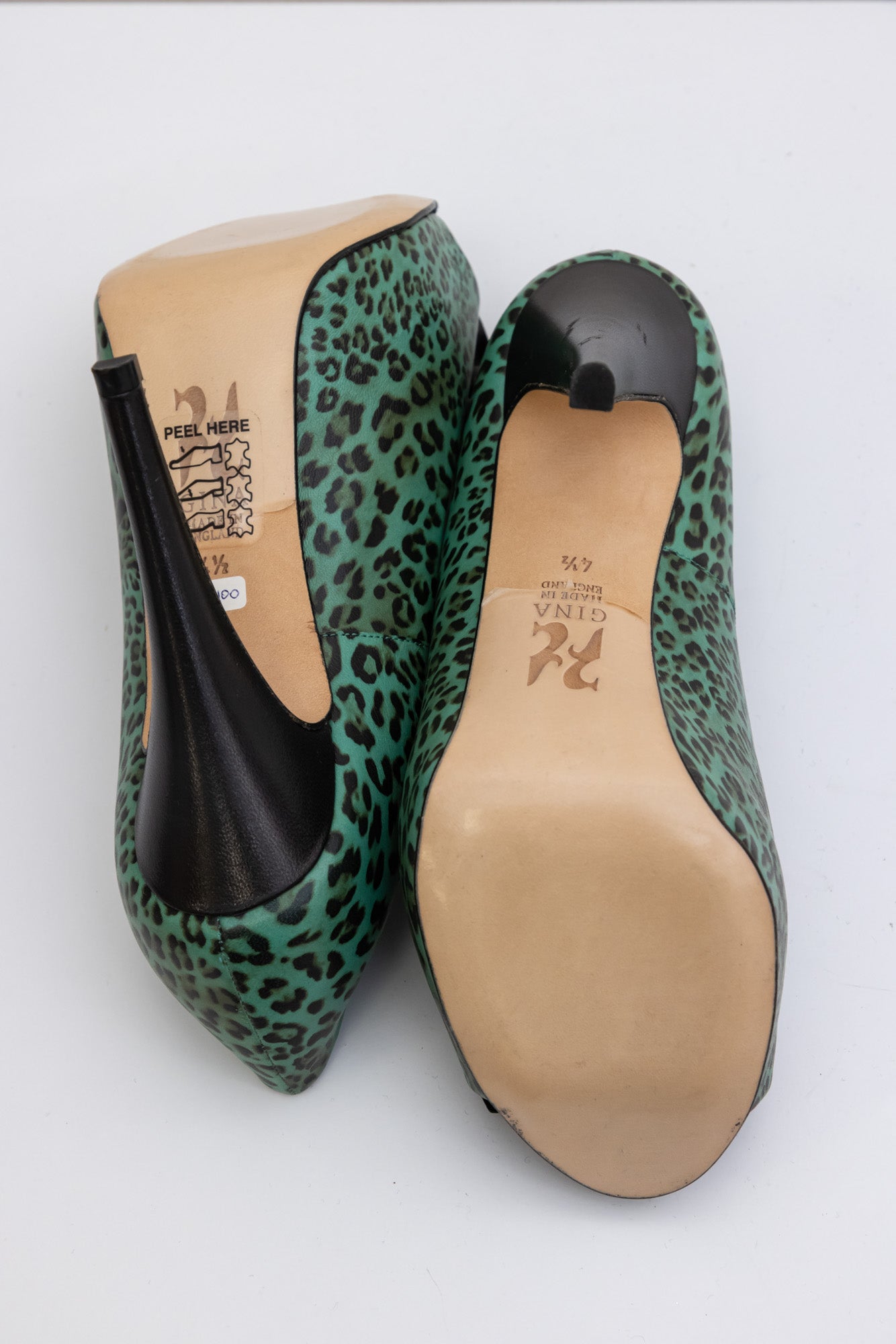 GINA Lederschuhe mit grünen Absätzen und Leopardenmuster