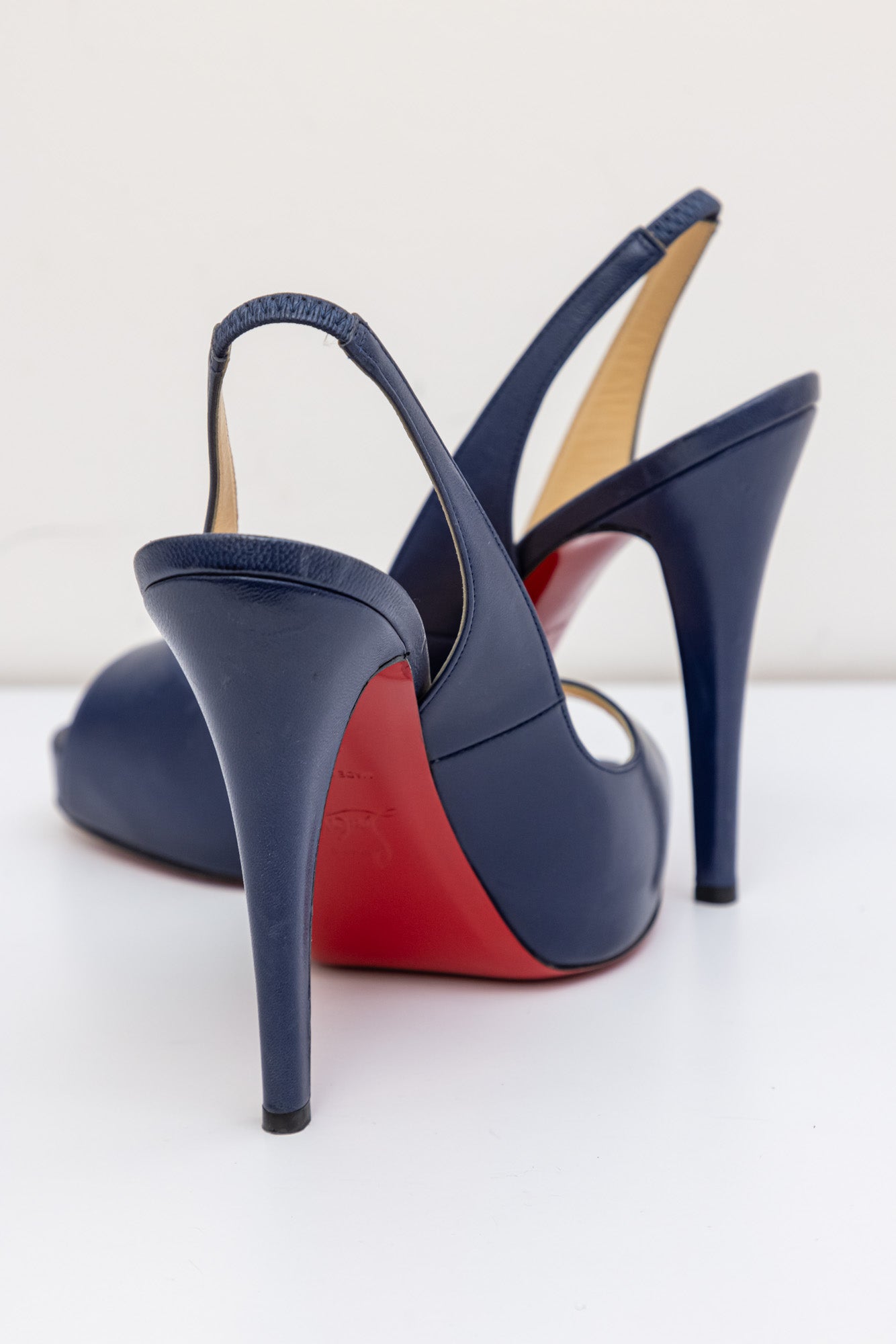 CHRISTIAN LOUBOUTIN Синие кожаные туфли на каблуке с ремешком на пятке