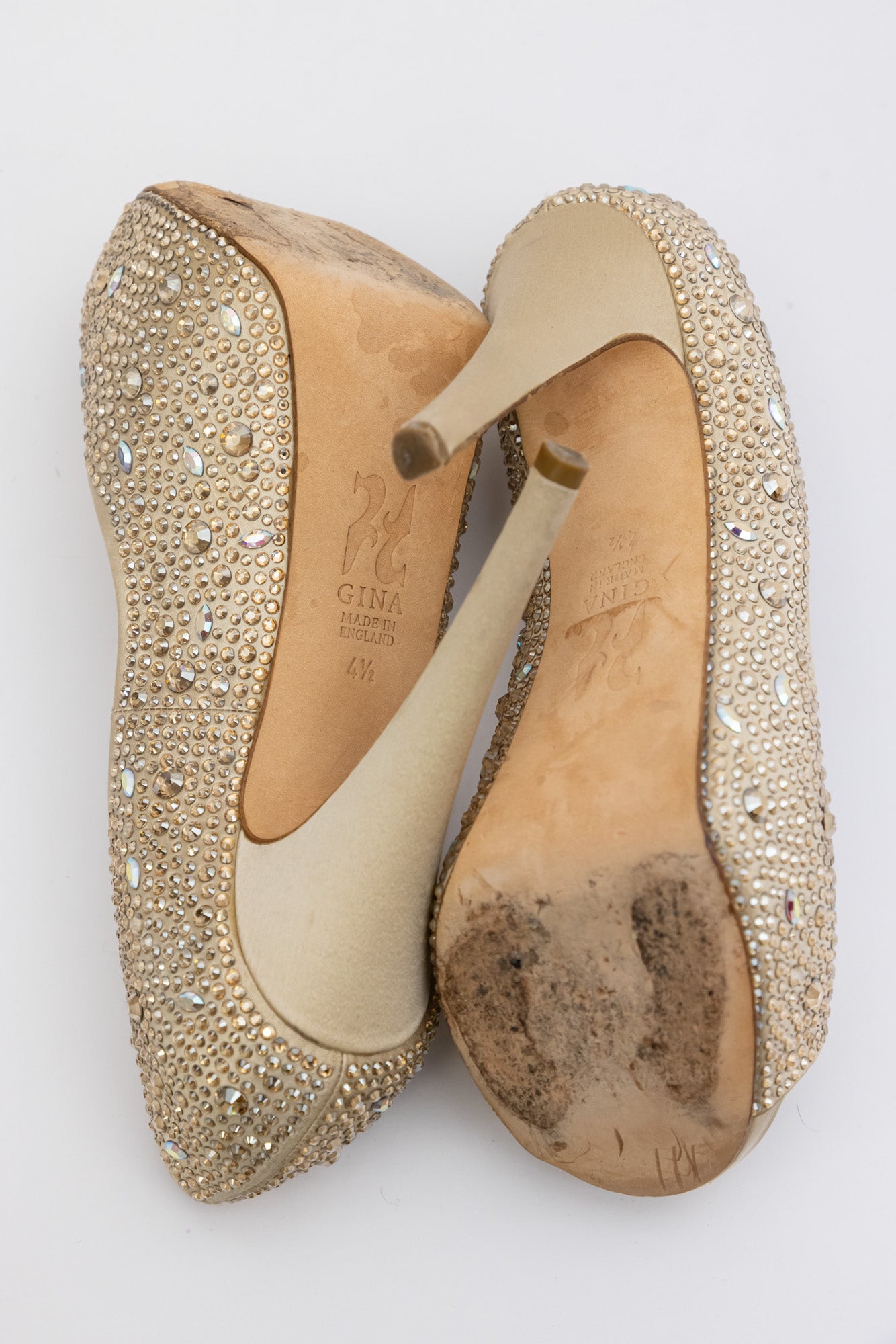 GINA Kristallverzierte Satin-Plateaupumps
