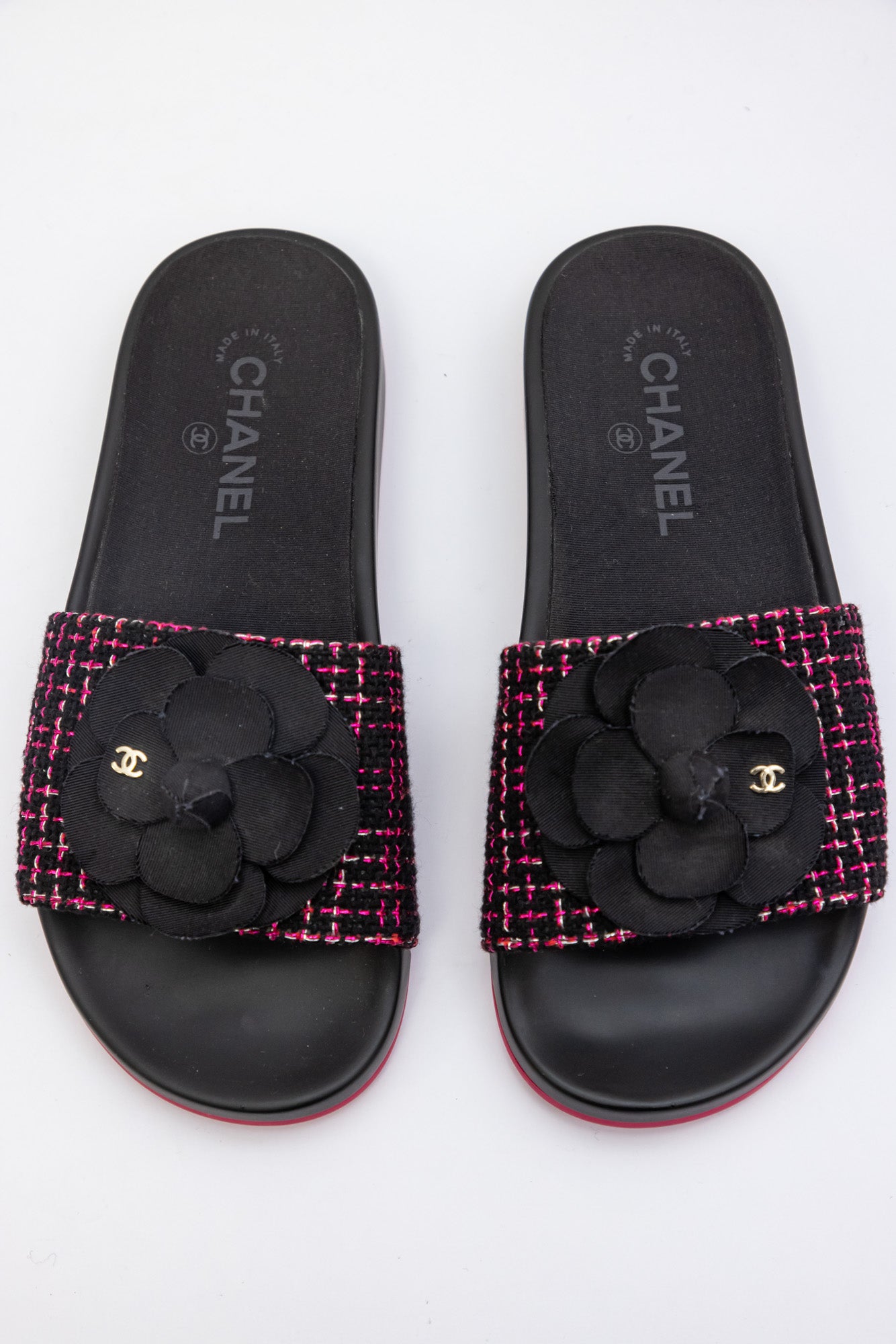 CHANEL Rubber Flip Flops - Size IT 37 - Never Worn - Made in Italy