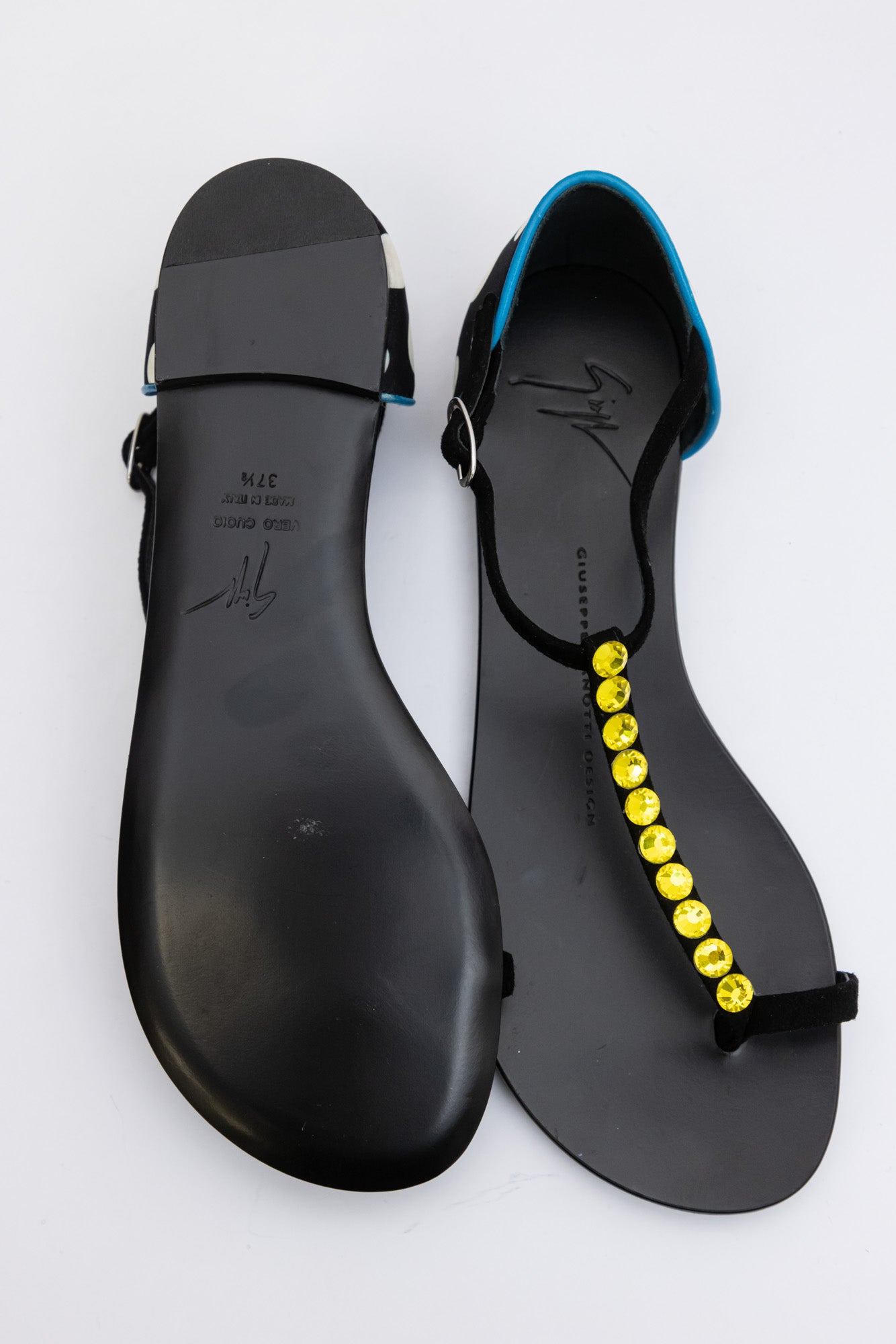GIUSEPPE ZANOTTI סנדל שטוח עם נקודות שחורות ובדפוס צ'יטה