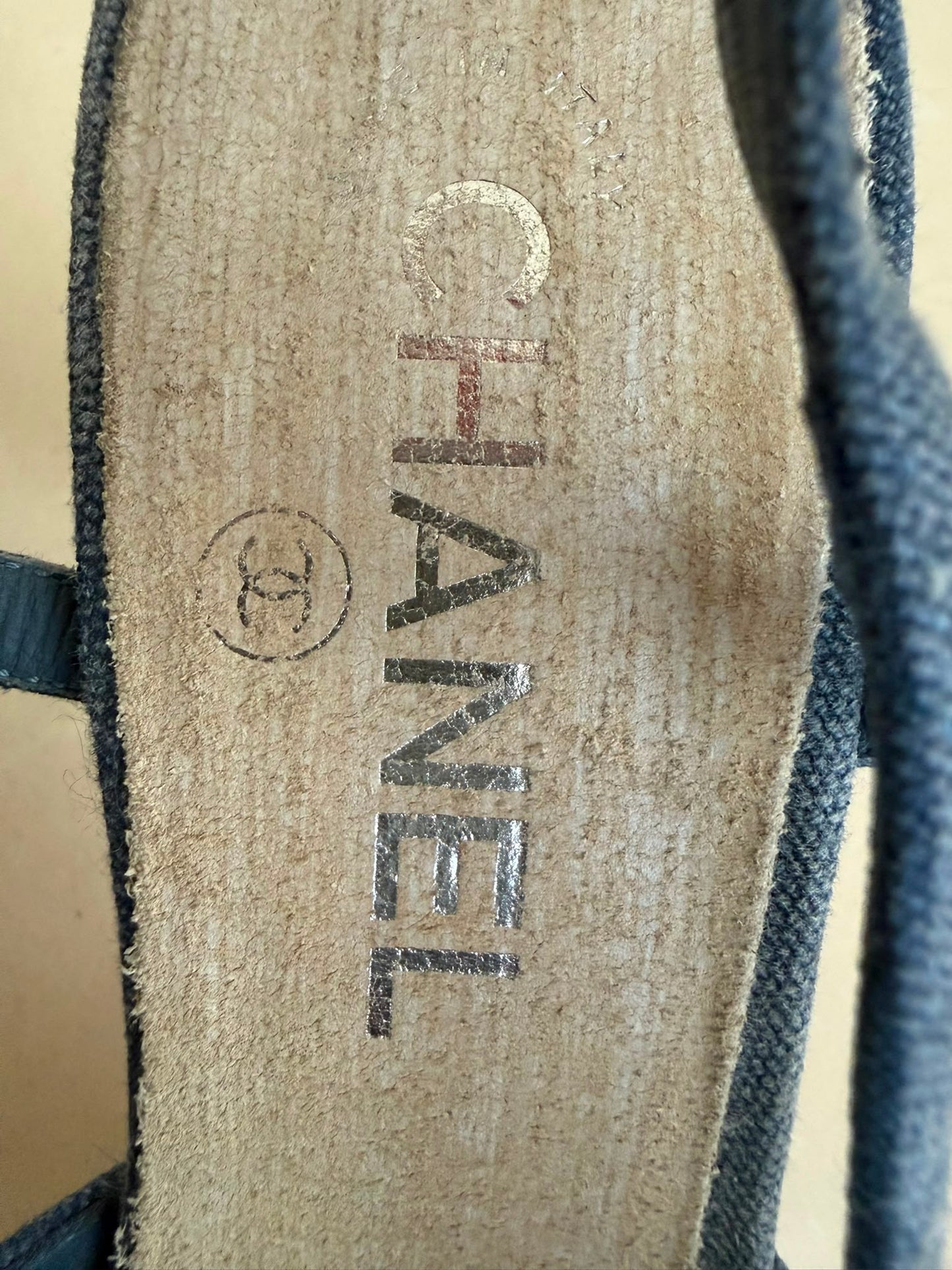 Authentic CHANEL Blue Denim Camellia Slingback Pumps with CC Logo IT 38.5 C Excellent Condition
