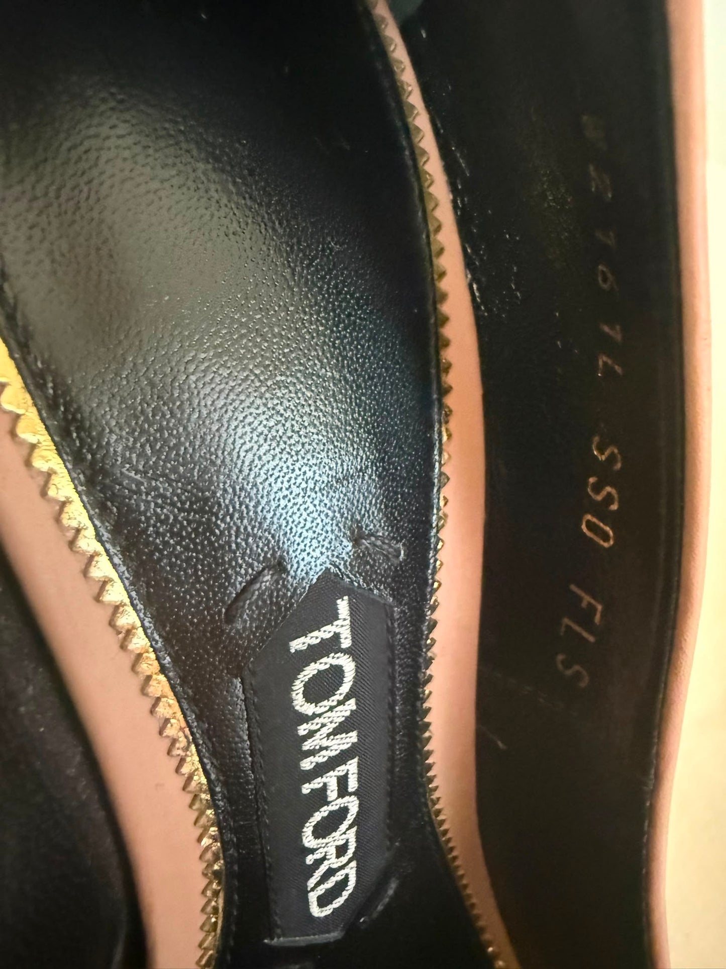 Authentic TOM FORD Blush Pink Nude High Heel Pumps Made in Italy EU 38 Never Worn
