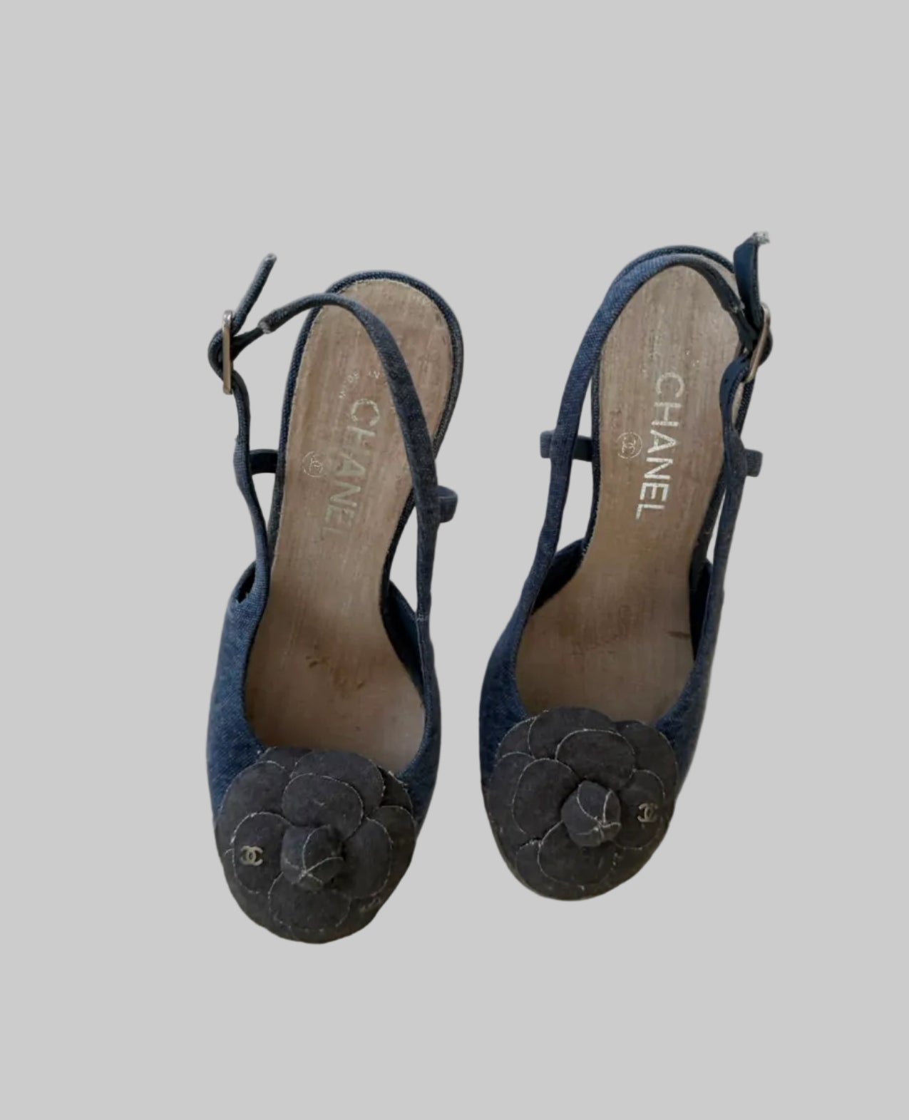 Authentic CHANEL Blue Denim Camellia Slingback Pumps with CC Logo IT 38.5 C Excellent Condition