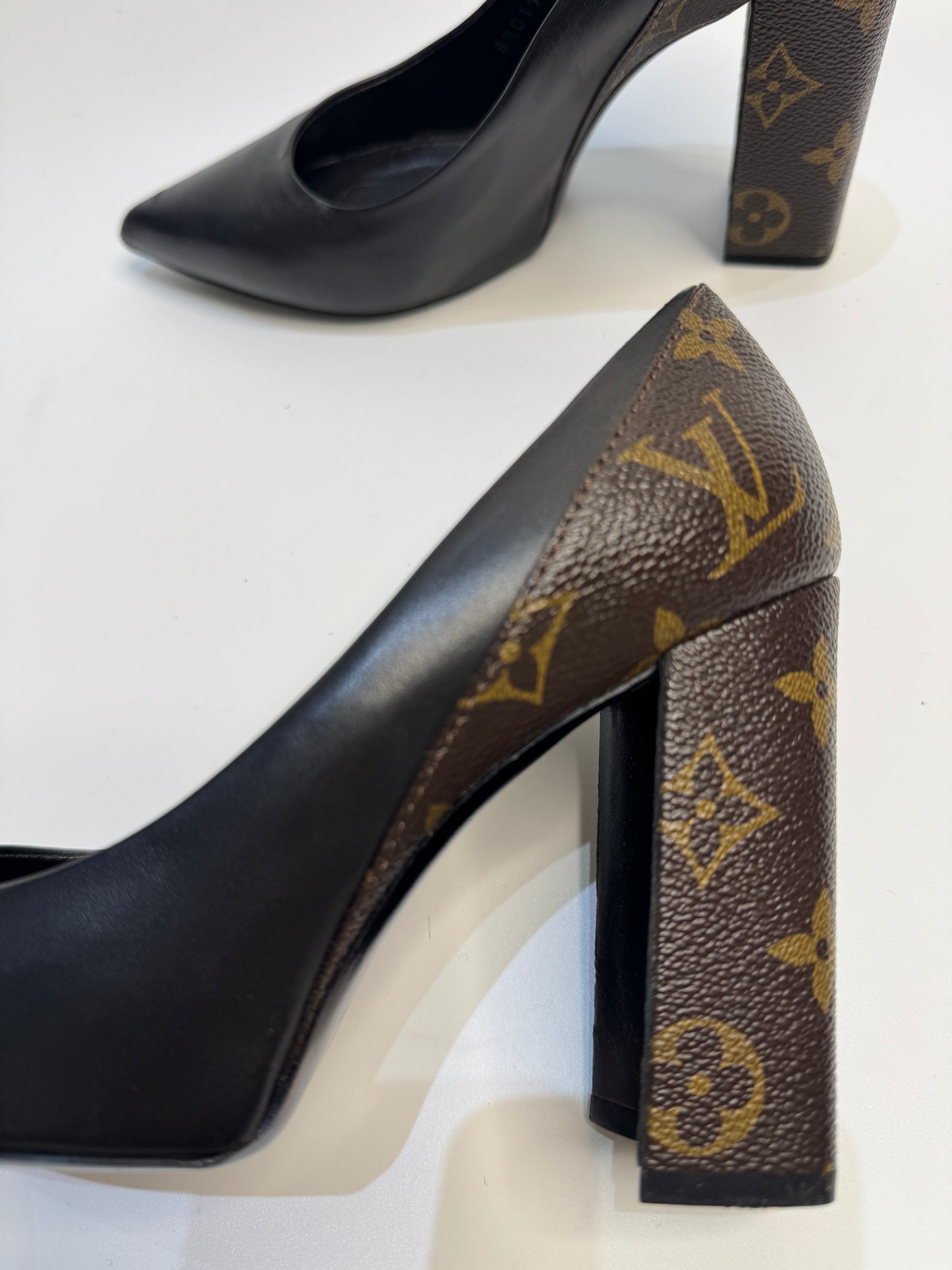 LOUIS VUITTON Black/Brown Leather and Monogram Canvas Pointed Toe Block Heel Pumps – Size 37.5 | Made in Italy