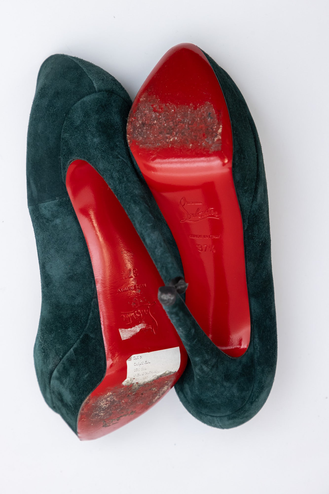 CHRISTIAN LOUBOUTIN Зеленые замшевые туфли с красной подошвой и открытым носком