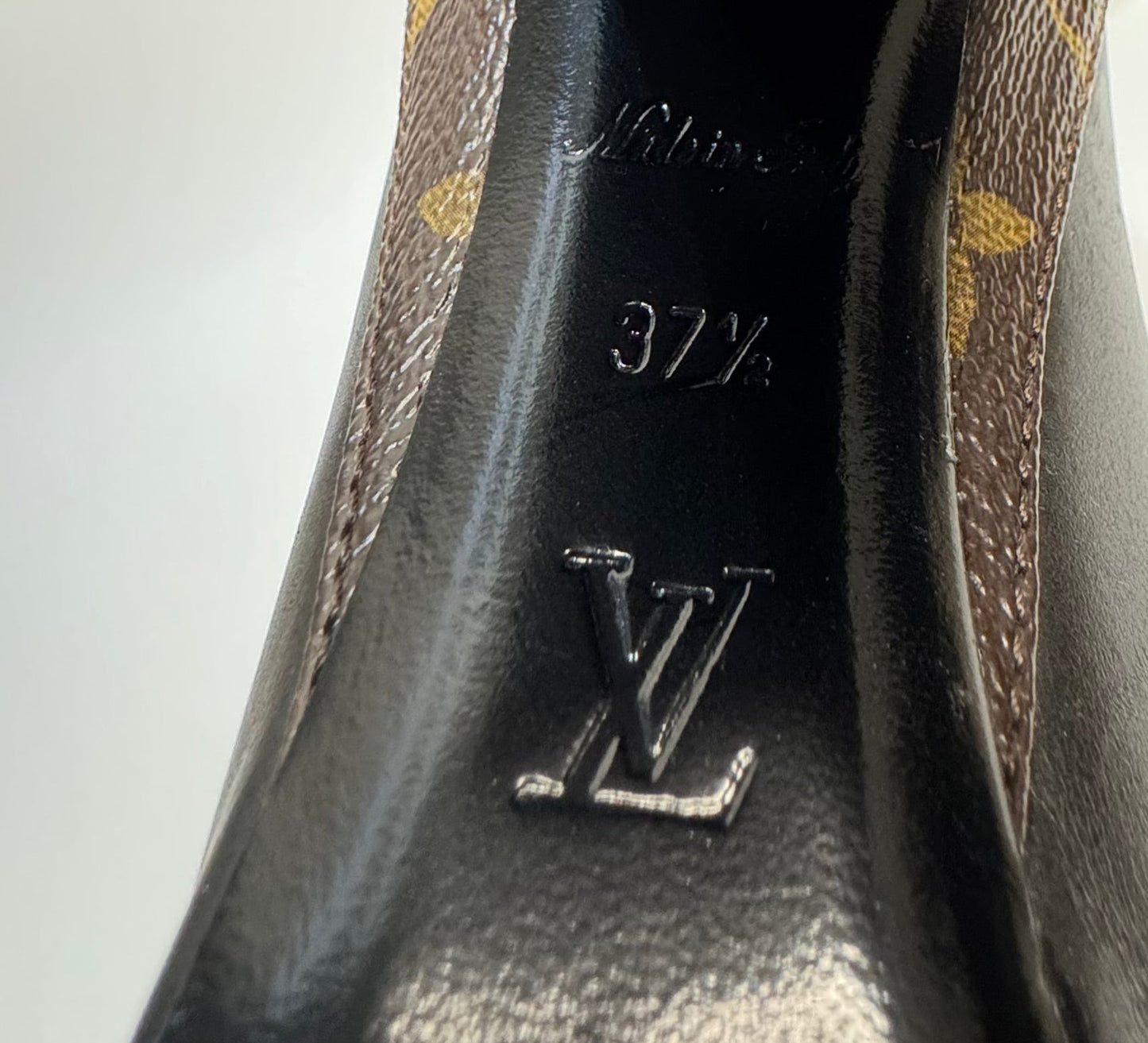 LOUIS VUITTON Black/Brown Leather and Monogram Canvas Pointed Toe Block Heel Pumps – Size 37.5 | Made in Italy