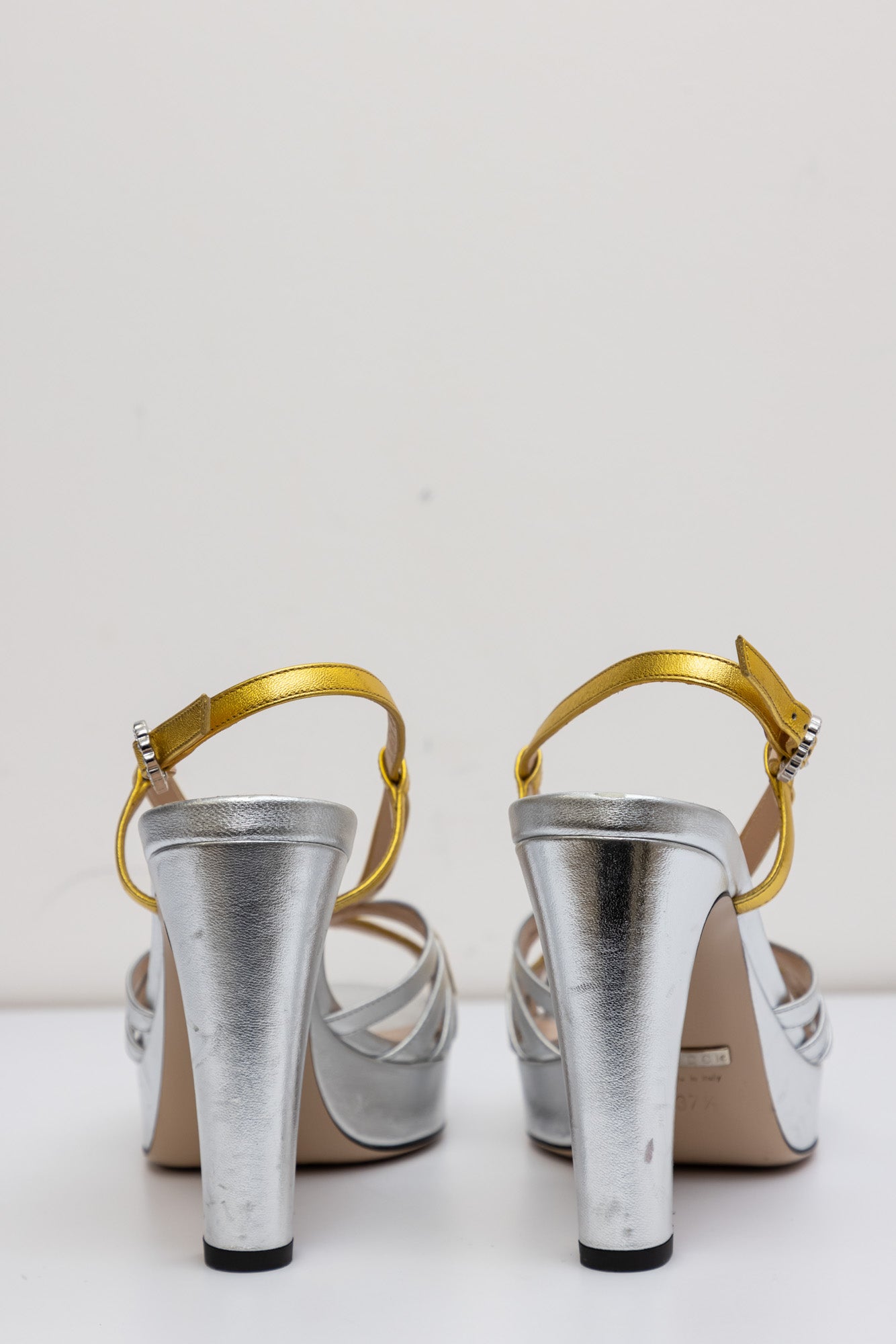 GUCCI Metallic Silver Calf Leather Sandals | Size IT 37.5 | Very Good Condition | Very Comfortable | Made in Italy