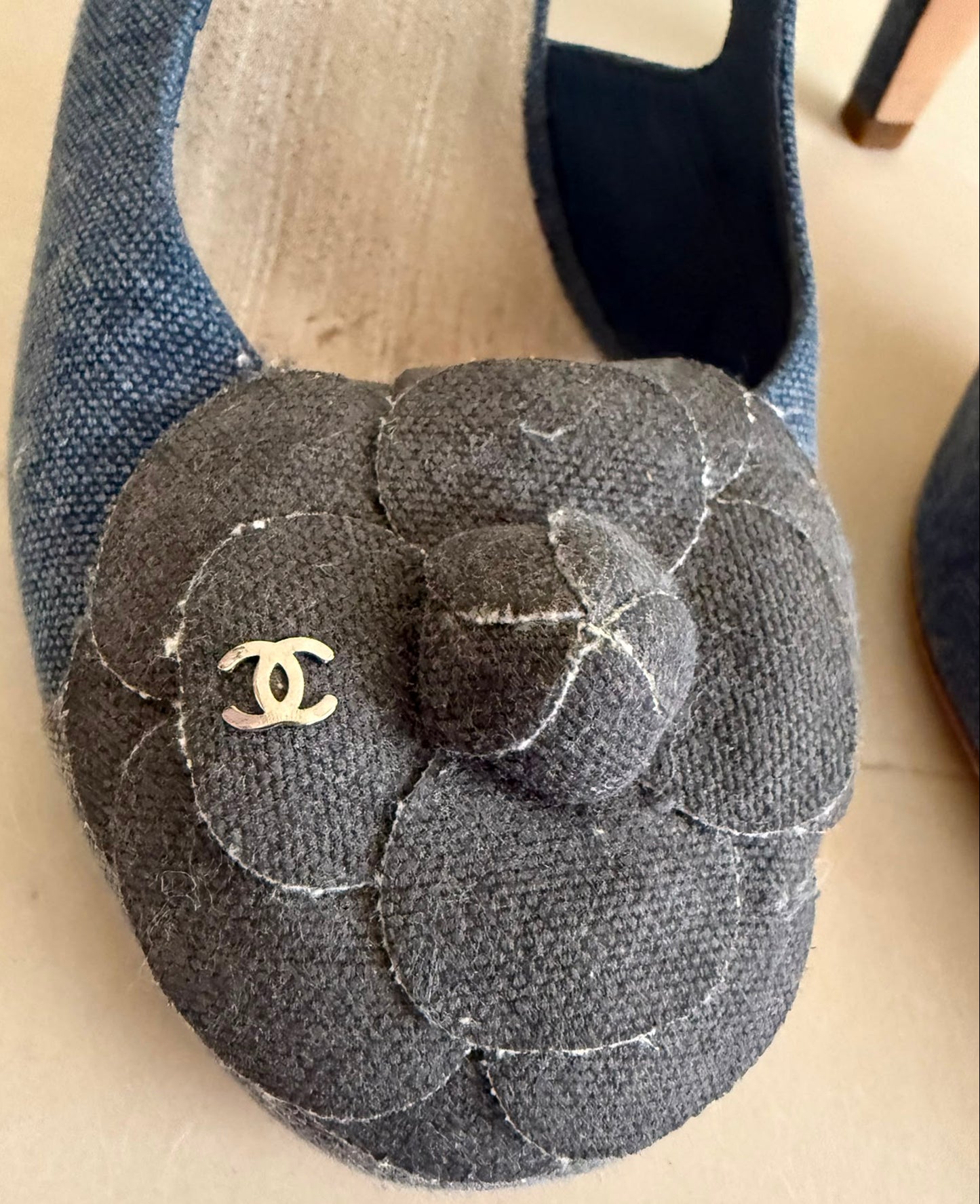 Authentic CHANEL Blue Denim Camellia Slingback Pumps with CC Logo IT 38.5 C Excellent Condition
