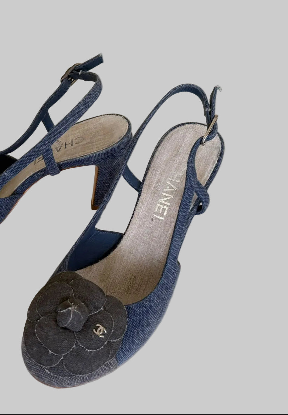 Authentic CHANEL Blue Denim Camellia Slingback Pumps with CC Logo IT 38.5 C Excellent Condition