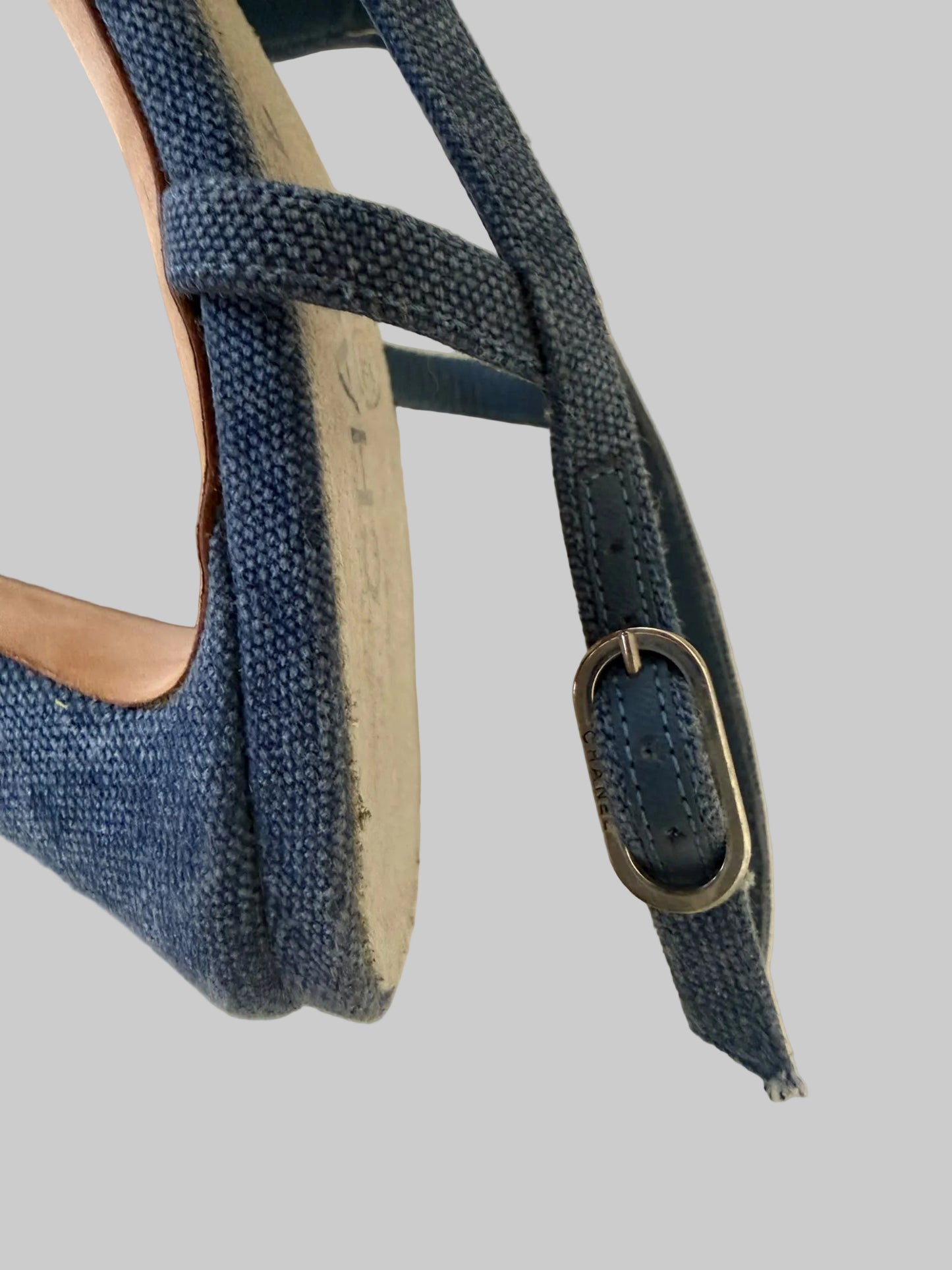 Authentic CHANEL Blue Denim Camellia Slingback Pumps with CC Logo IT 38.5 C Excellent Condition