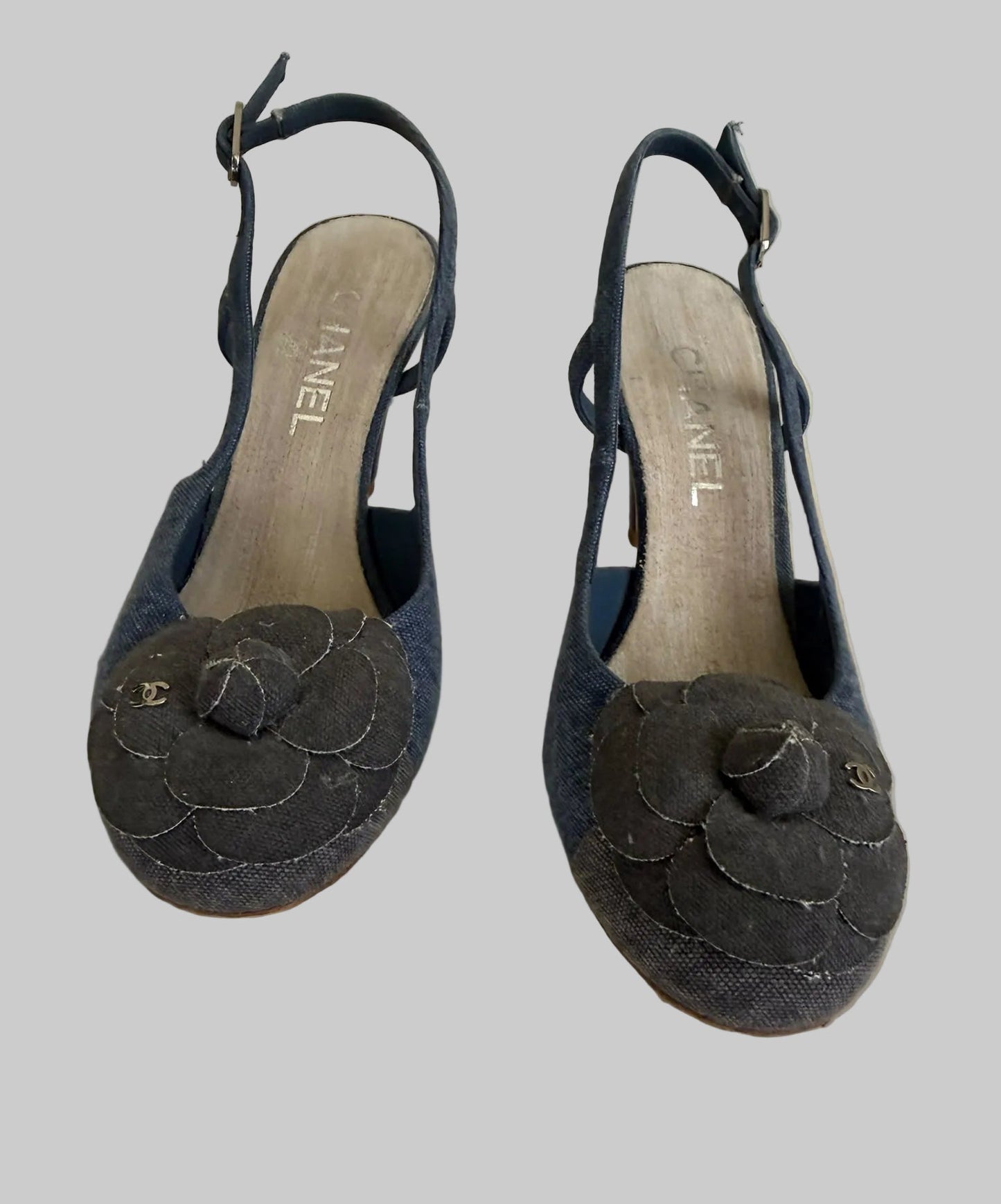 Authentic CHANEL Blue Denim Camellia Slingback Pumps with CC Logo IT 38.5 C Excellent Condition