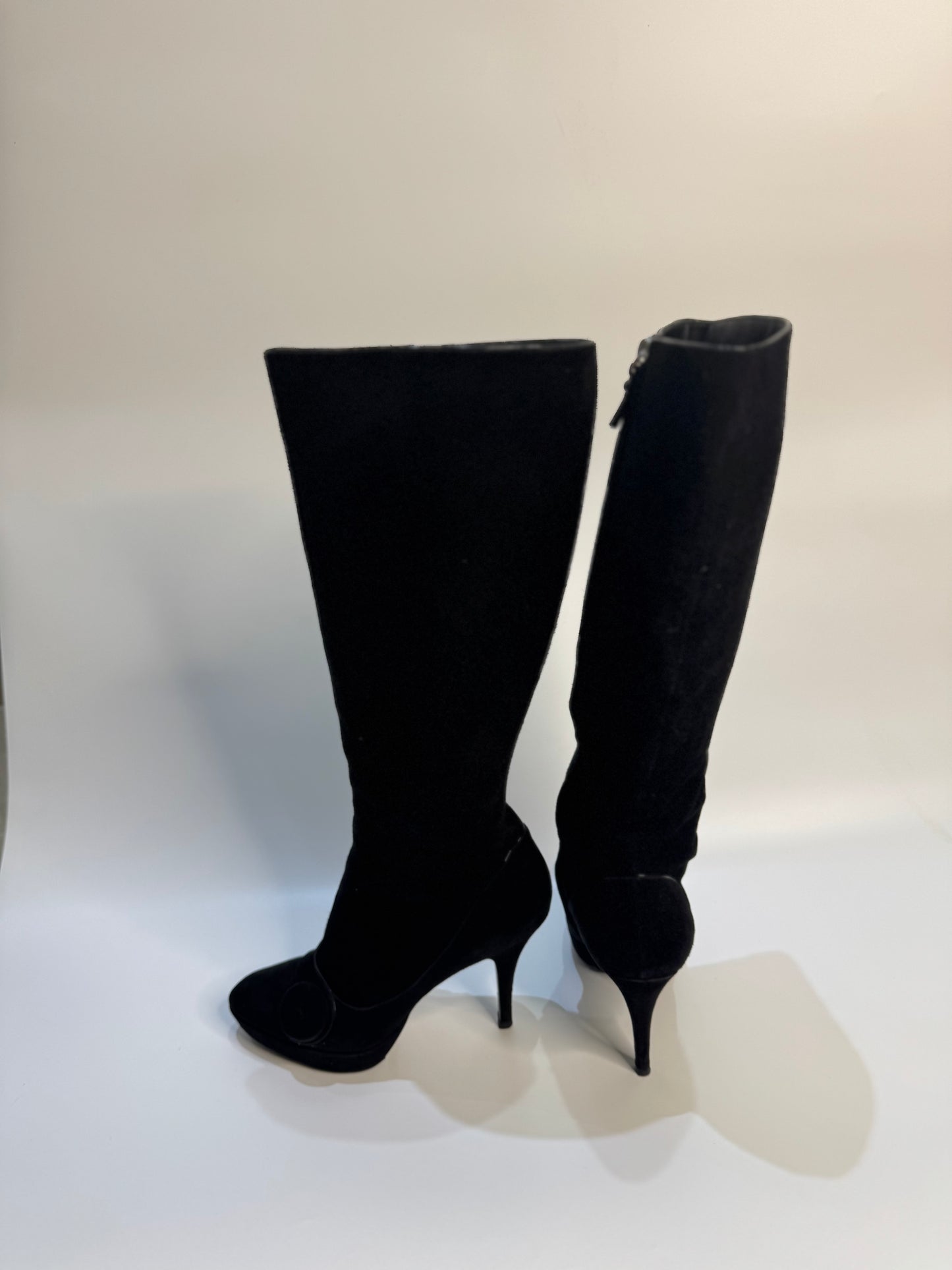 LOUIS VUITTON Black Suede Leather Boots - Size 40 | Excellent Condition - Luxury Footwear