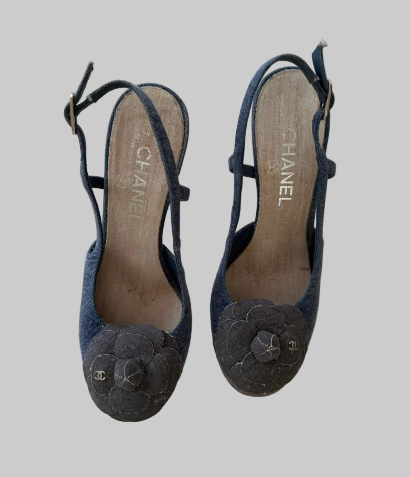 Authentic CHANEL Blue Denim Camellia Slingback Pumps with CC Logo IT 38.5 C Excellent Condition