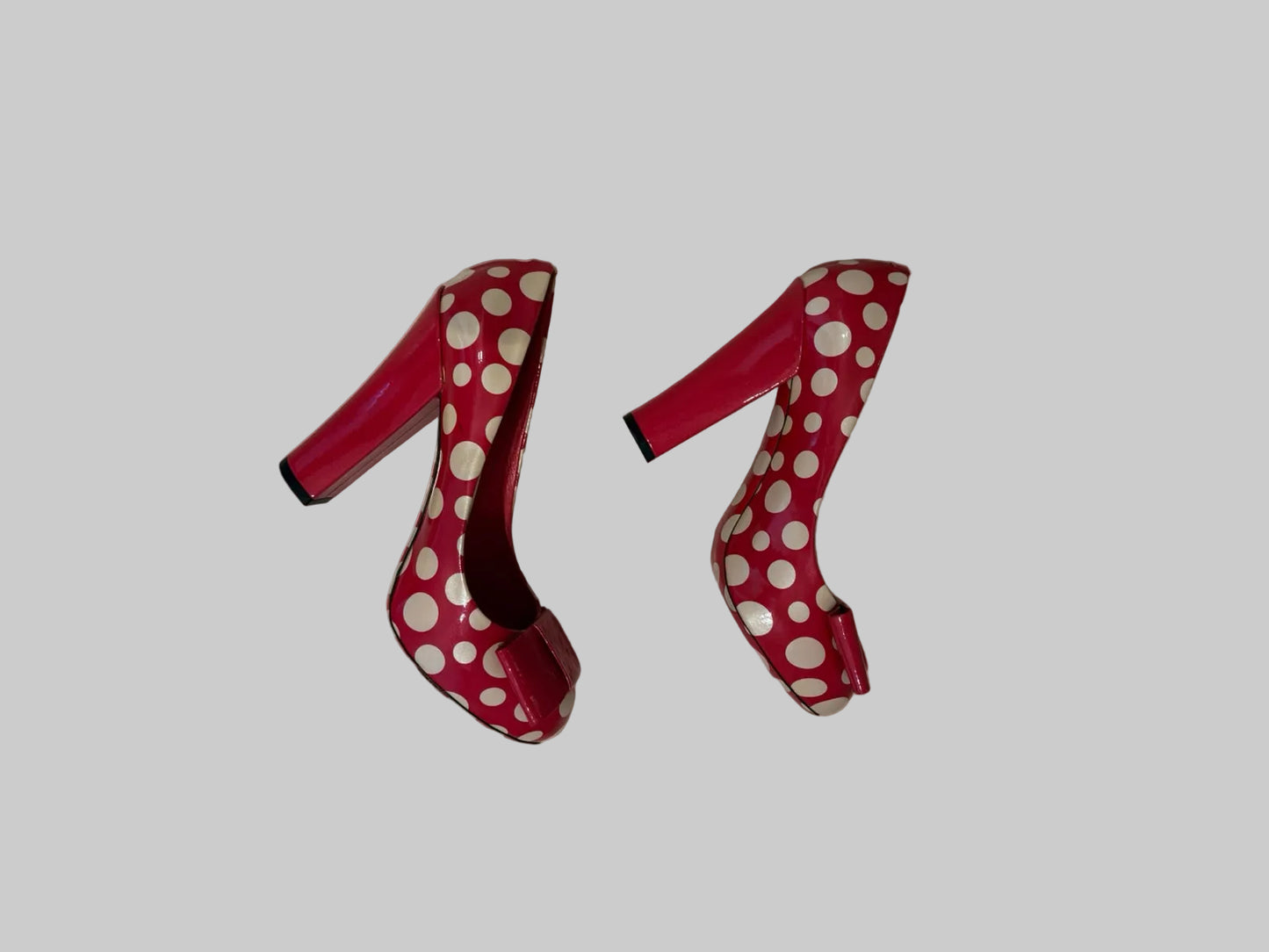 Authentic Louis Vuitton x Yayoi Kusama Red Patent Leather Polka Dot Pumps EU 38 – Collector’s Edition