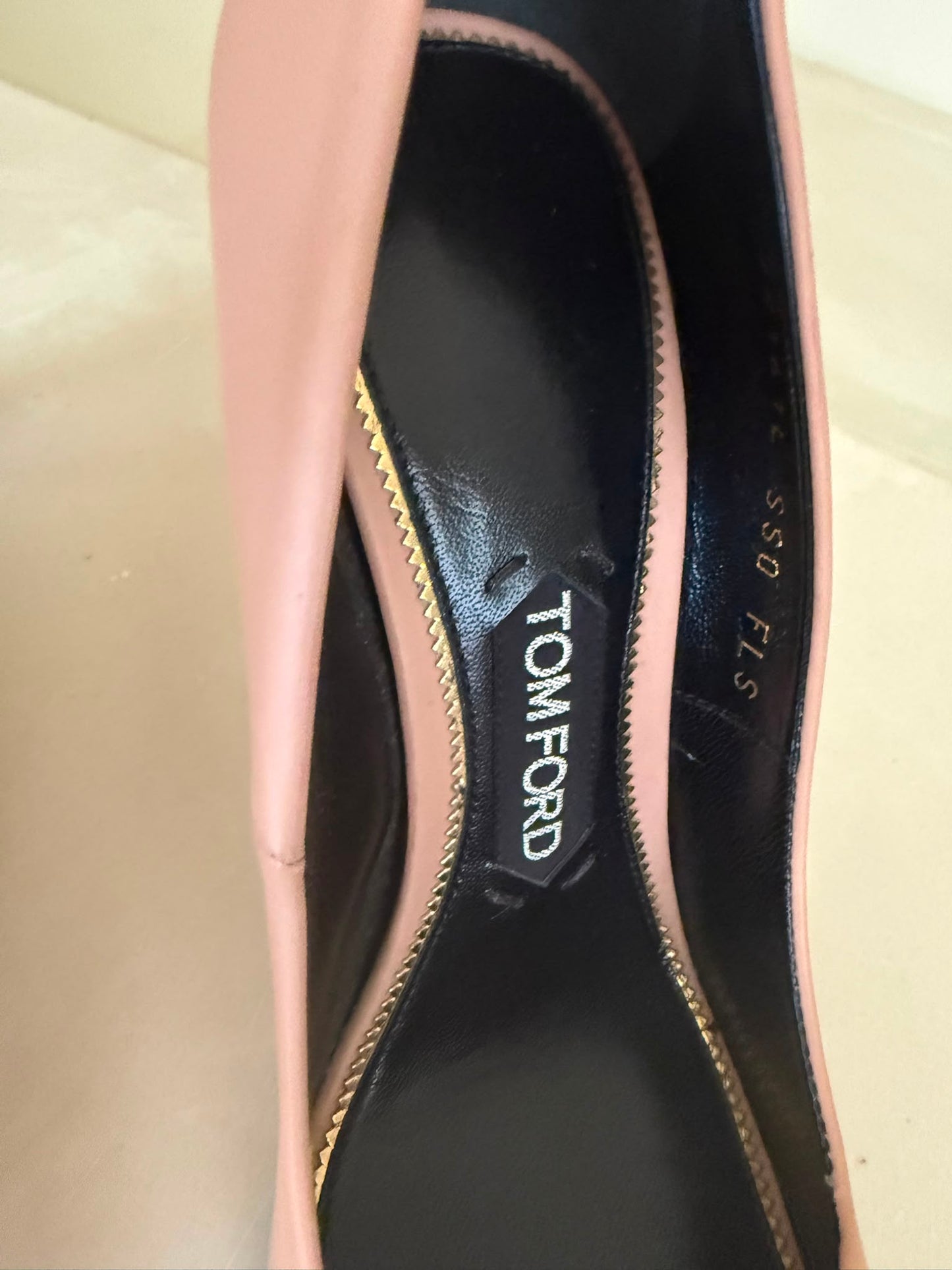 Authentic TOM FORD Blush Pink Nude High Heel Pumps Made in Italy EU 38 Never Worn