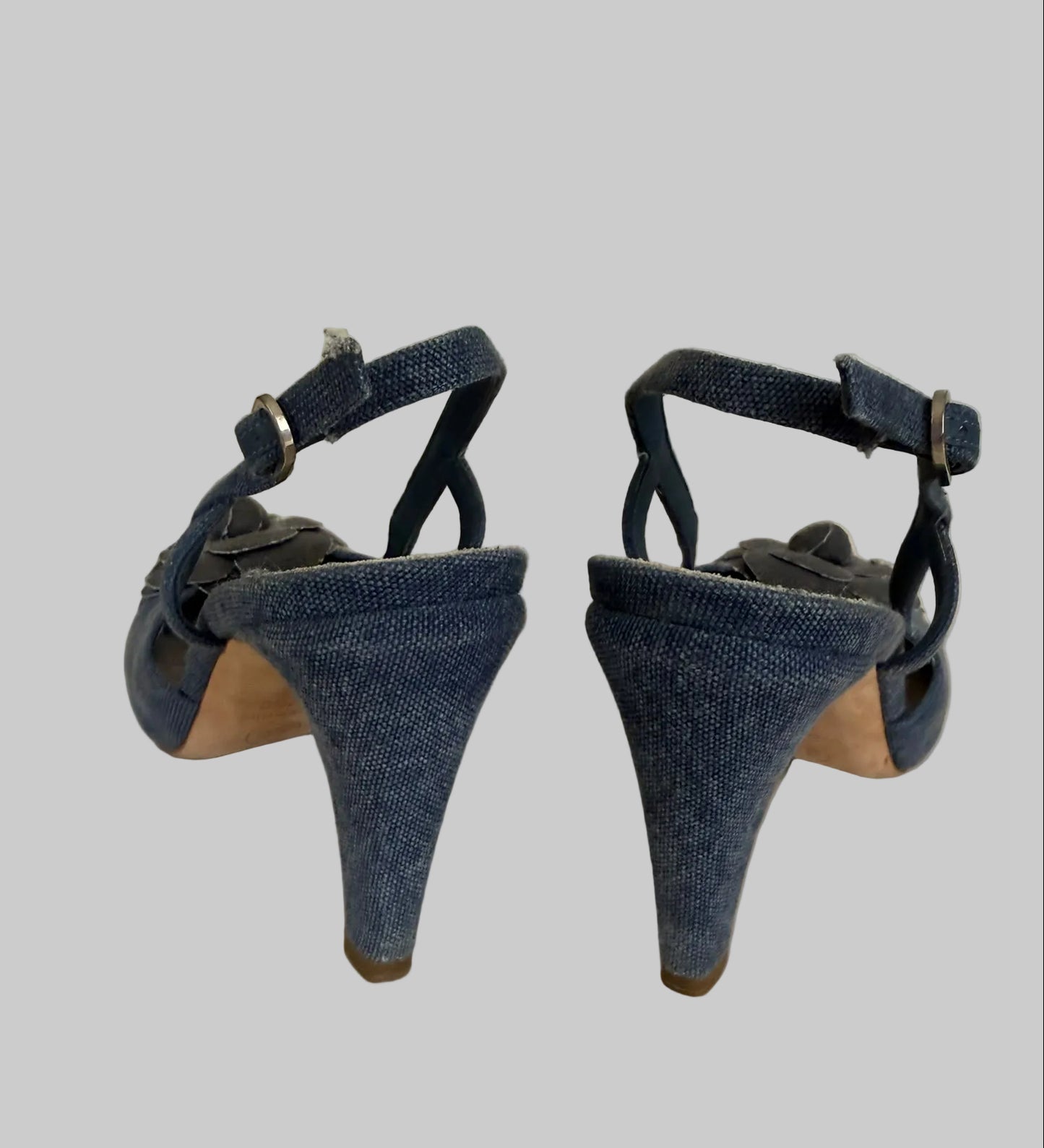 Authentic CHANEL Blue Denim Camellia Slingback Pumps with CC Logo IT 38.5 C Excellent Condition