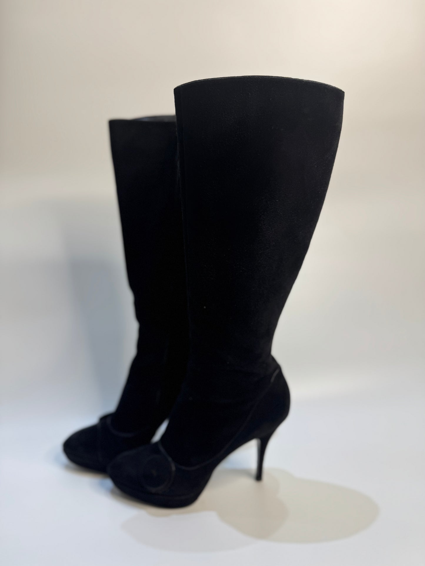 LOUIS VUITTON Black Suede Leather Boots - Size 40 | Excellent Condition - Luxury Footwear