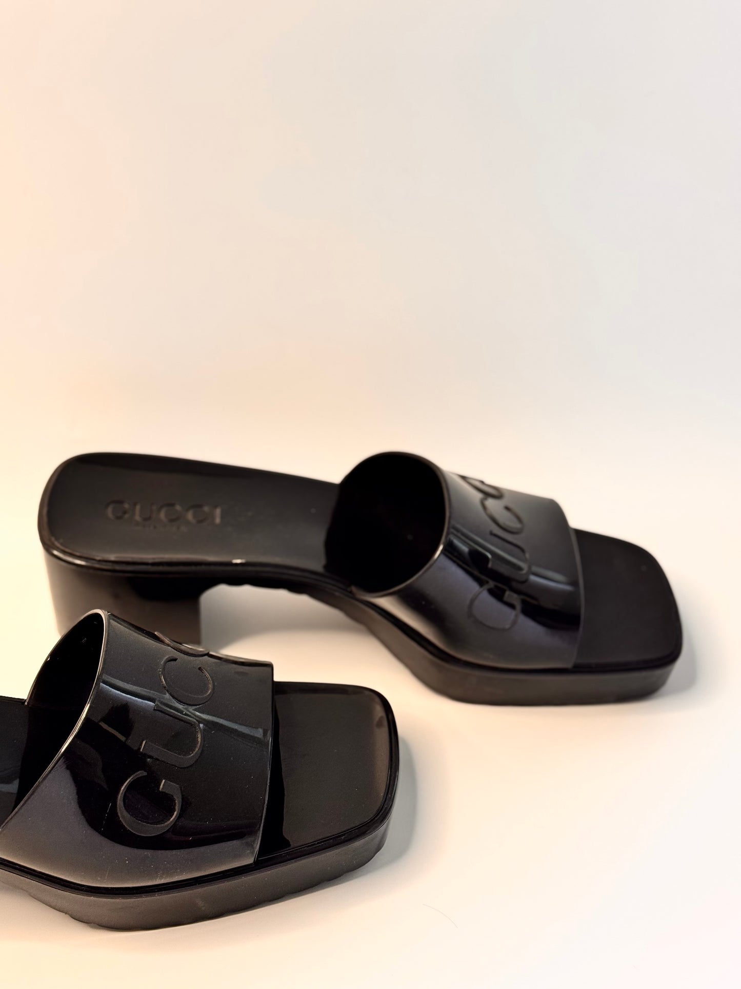 GUCCI Black Rubber Logo Slide Logo-Embossed Sandals Size 38 - New, Never Worn