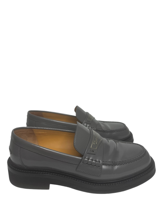 Christian Dior New Boy Grey Leather Flats, Size 38 – Luxury designer shoes made in Italy, featuring premium grey leather, an iconic logo detail, and a stylish strap.