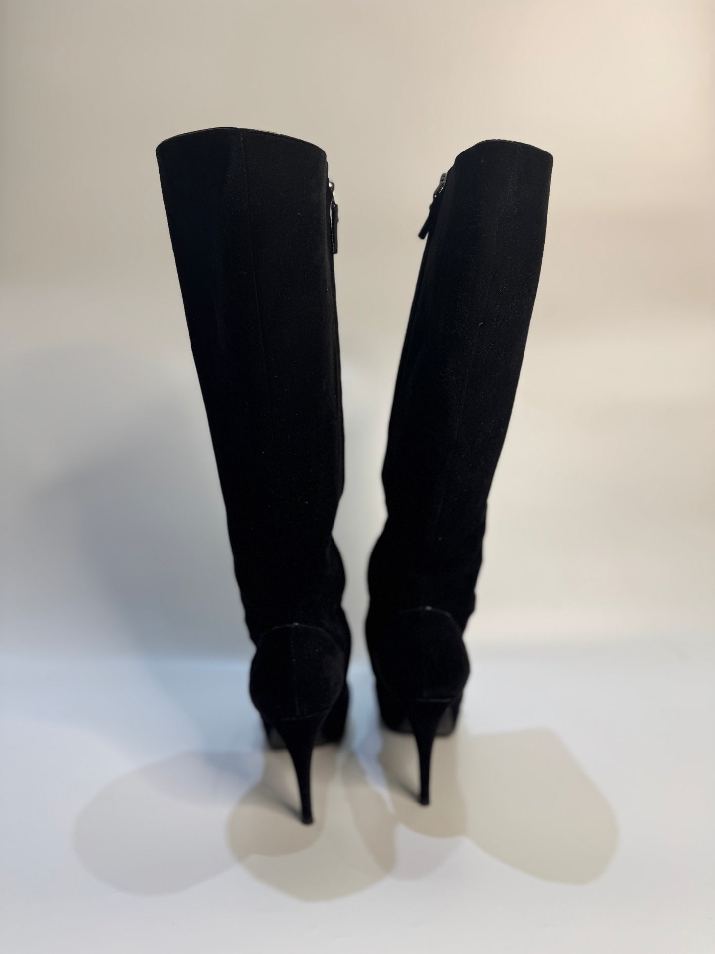 LOUIS VUITTON Black Suede Leather Boots - Size 40 | Excellent Condition - Luxury Footwear