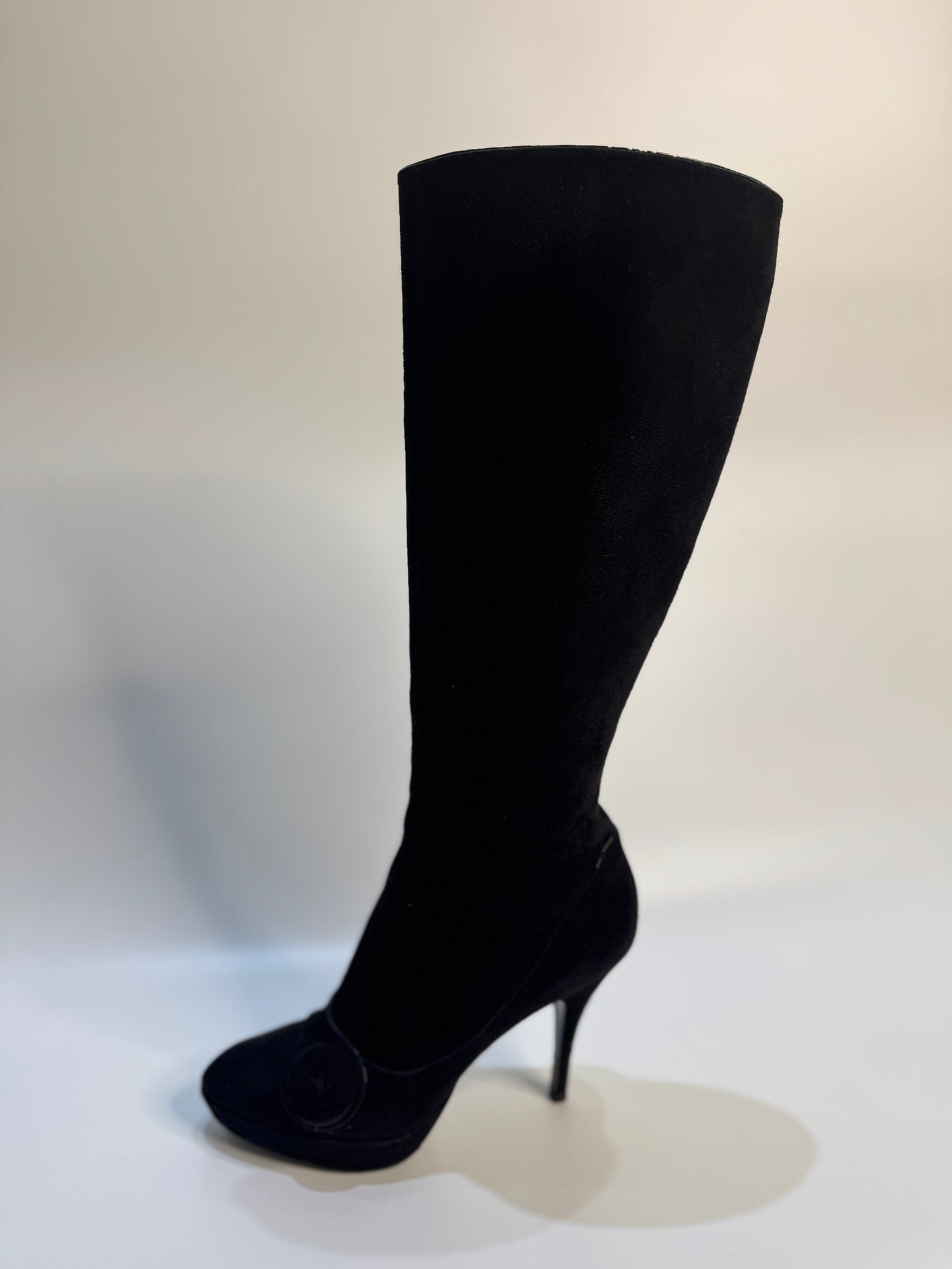 LOUIS VUITTON Black Suede Leather Boots - Size 40 | Excellent Condition - Luxury Footwear