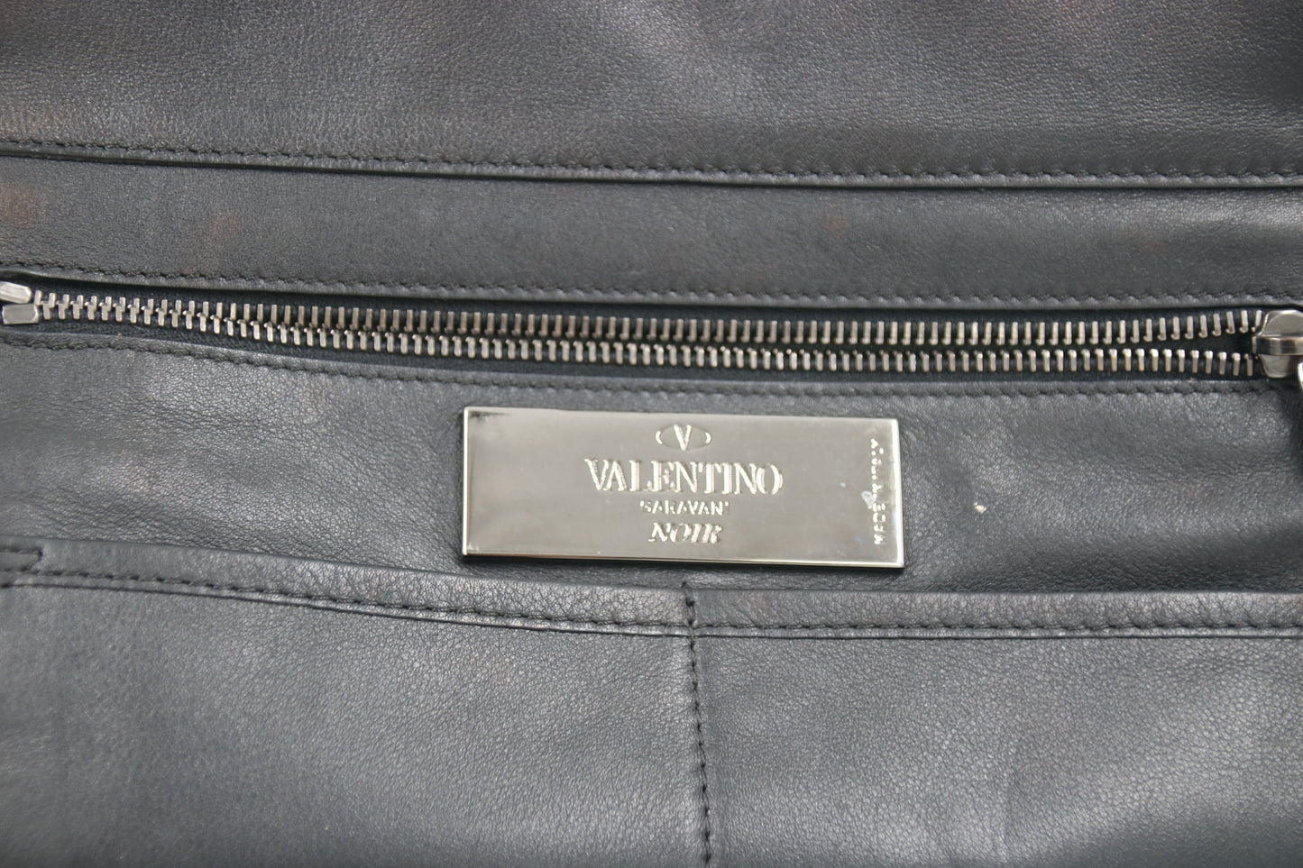 VALENTINO Noir Сумка-тоут Rockstud из ворса теленка, черная сумка