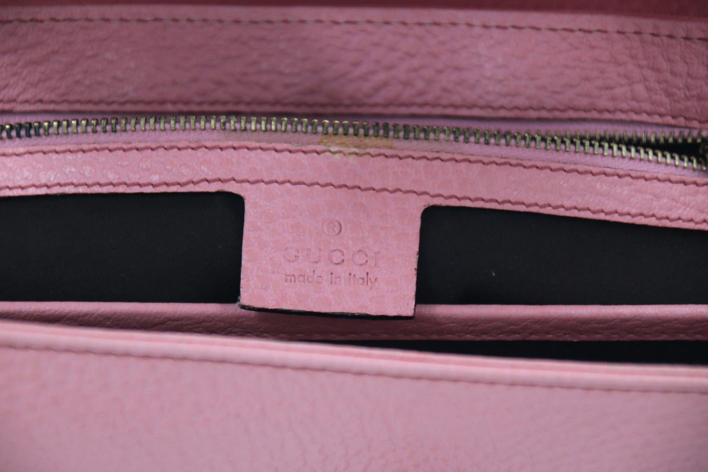 GUCCI Mittelgroße Tasche aus rosafarbenem Leder mit Bambus-Griff oben