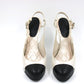CHANEL Бело-черные кожаные туфли-лодочки CC с жемчугом