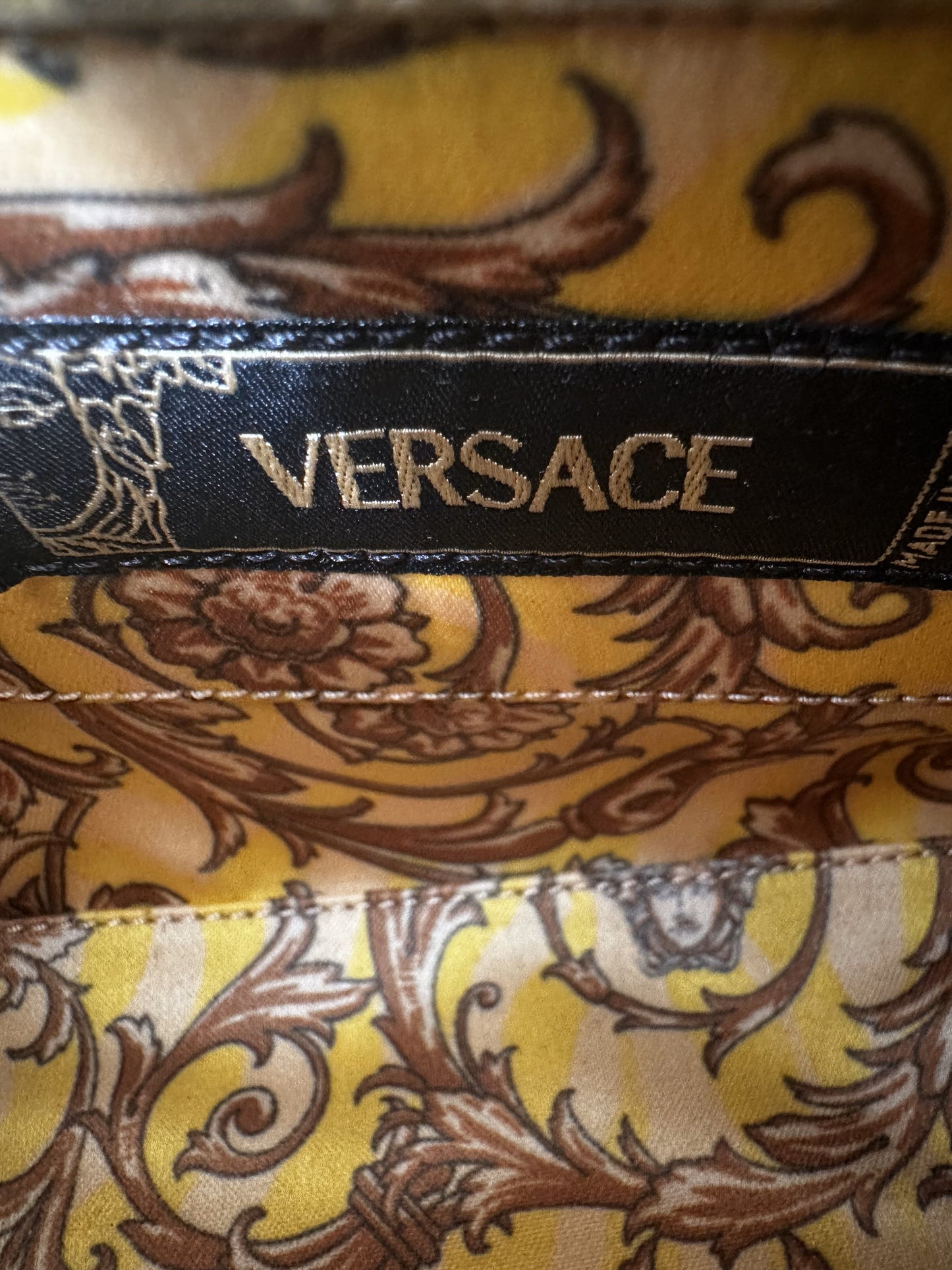 Gianni Versace Mini-Boston-Tasche aus goldfarbenem Leder mit Krokodilprägung