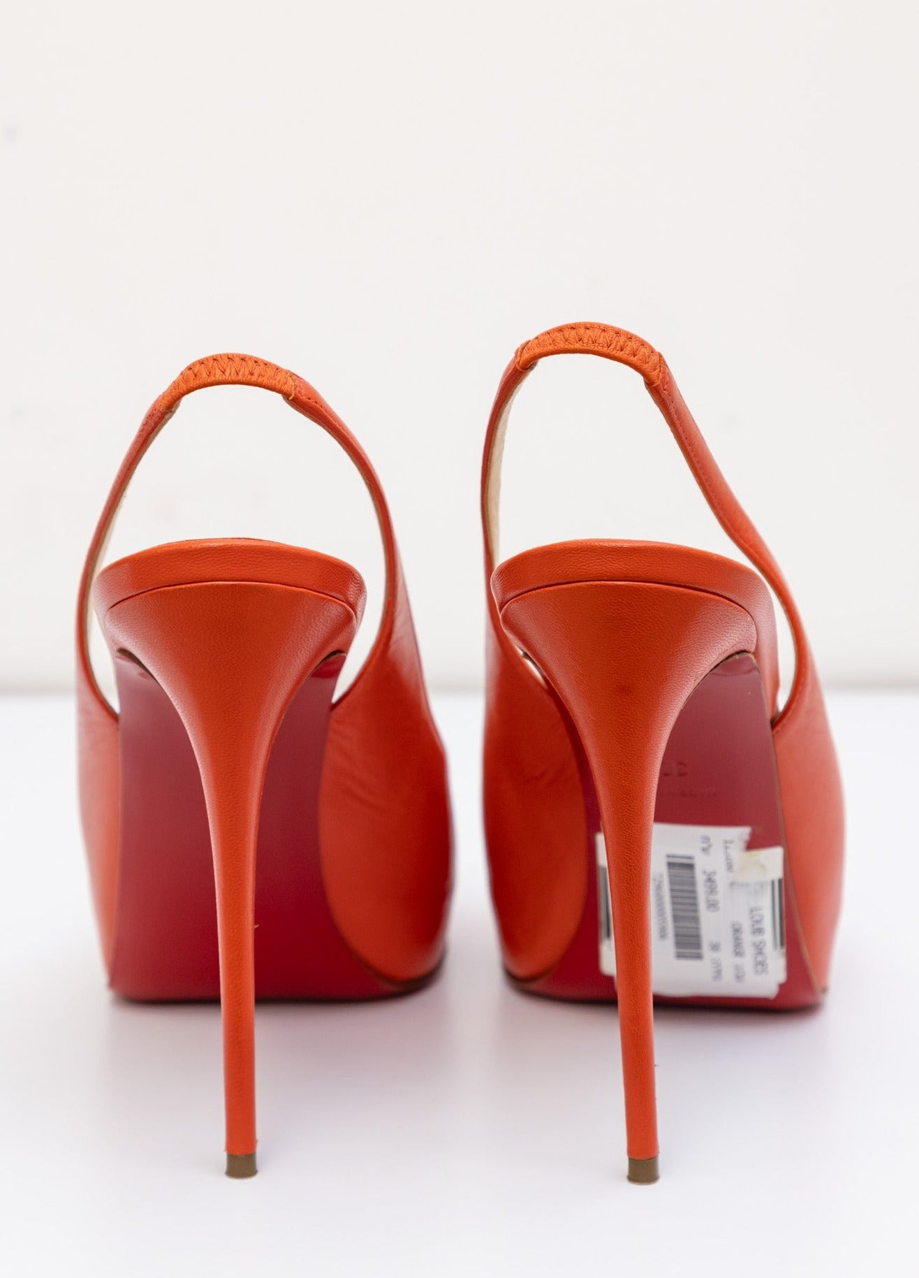 CHRISTIAN LOUBOUTIN Оранжевые кожаные туфли-лодочки с ремешком на пятке Обувь на каблуке