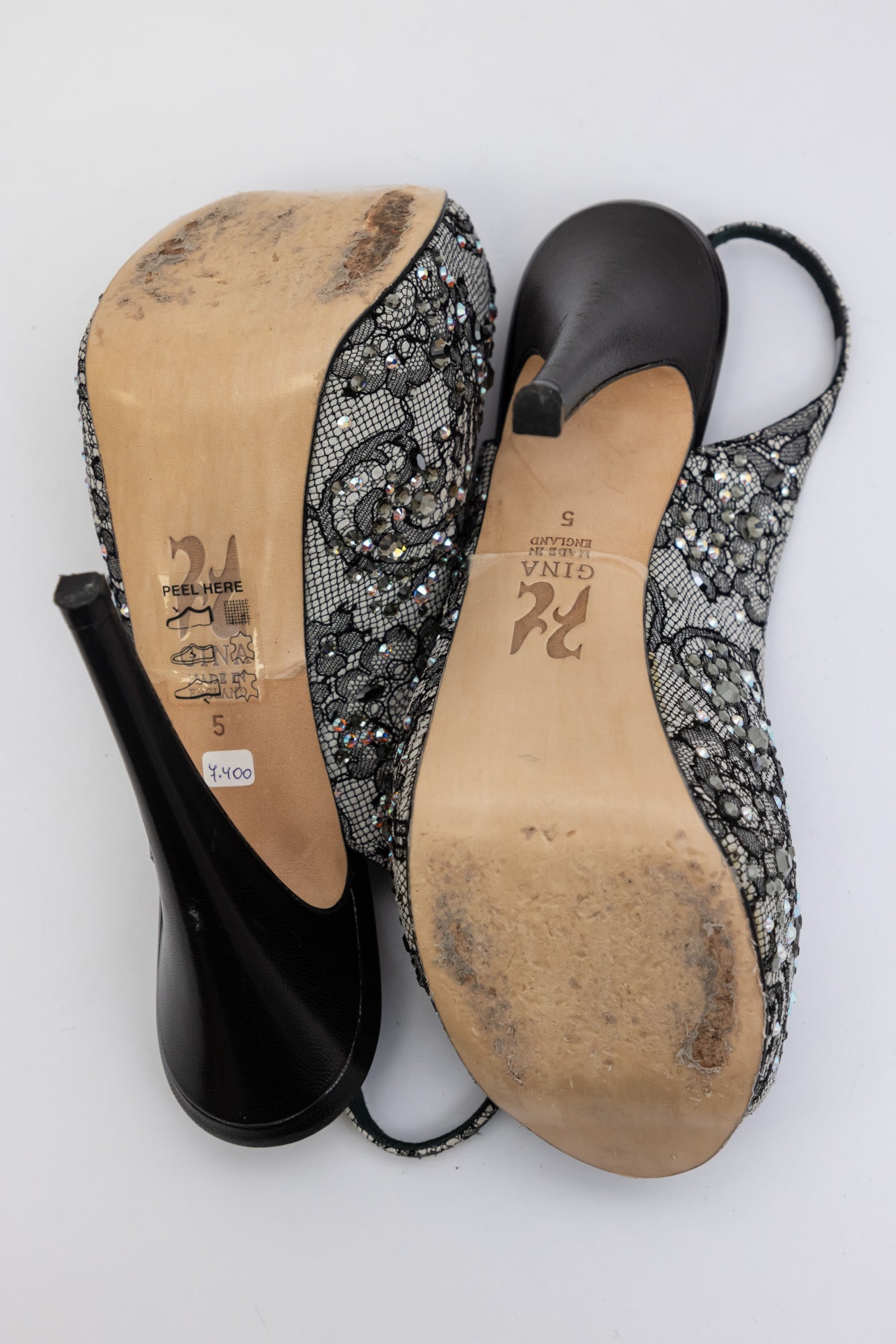 GINA Peep-Toe-Slingback-Plateaupumps mit schwarzer Spitze und Kristallverzierung – elegante Luxusschuhe