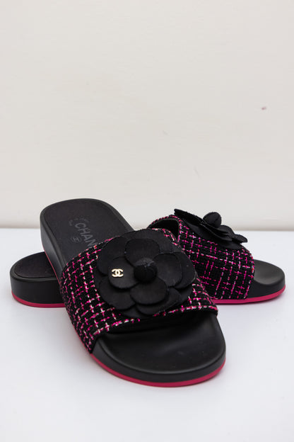 CHANEL Rubber Flip Flops - Size IT 37 - Never Worn - Made in Italy