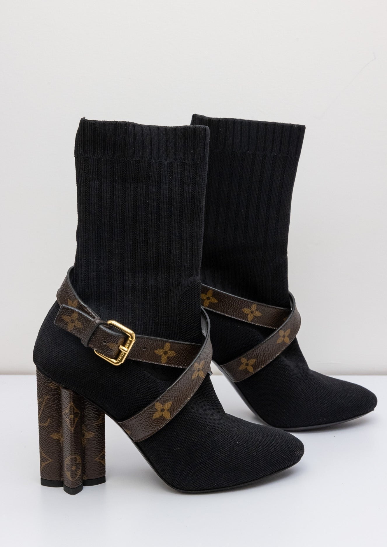 Silhouette cloth ankle boots