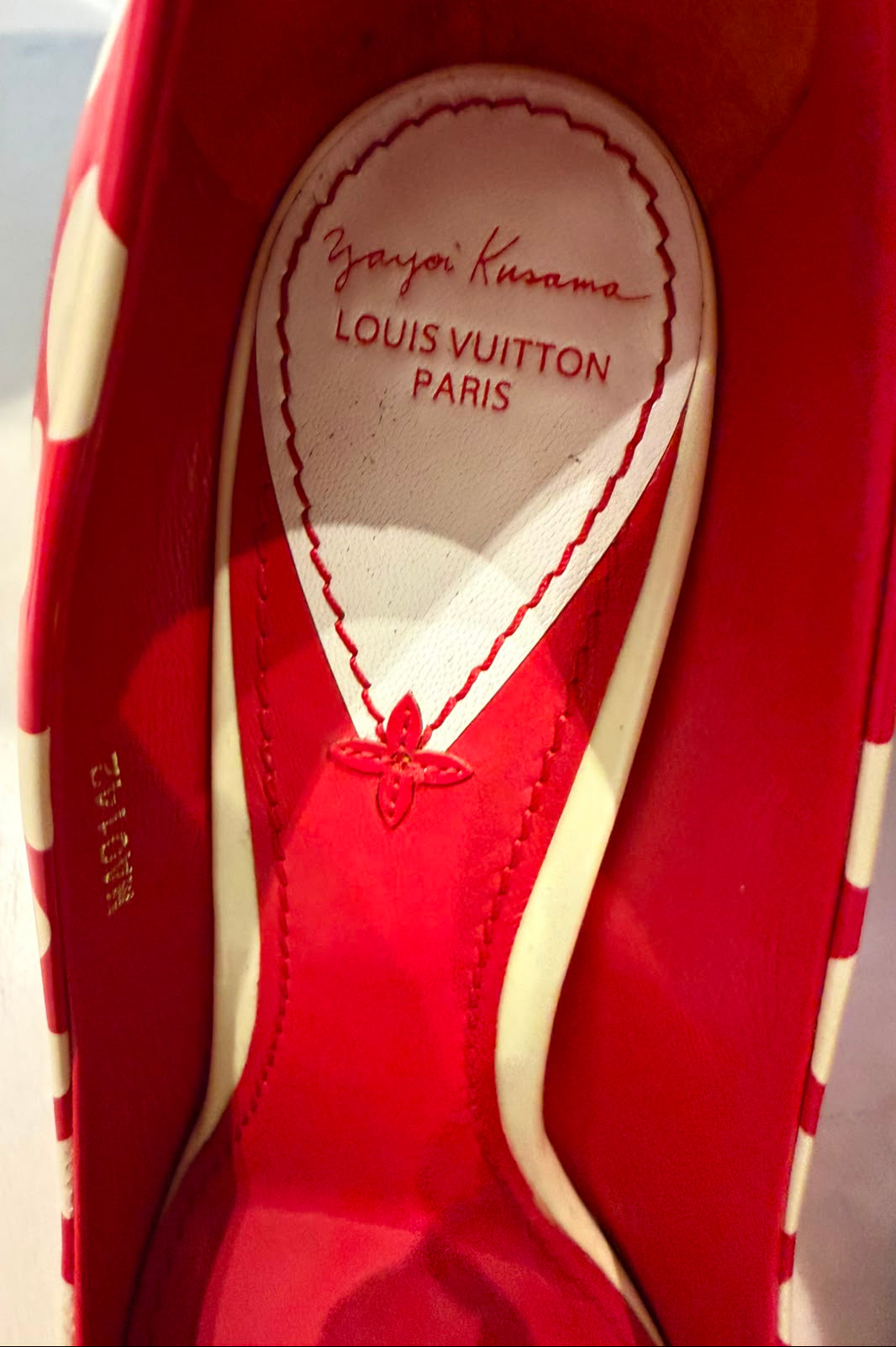 Authentic Louis Vuitton x Yayoi Kusama Red Patent Leather Polka Dot Pumps EU 38 – Collector’s Edition