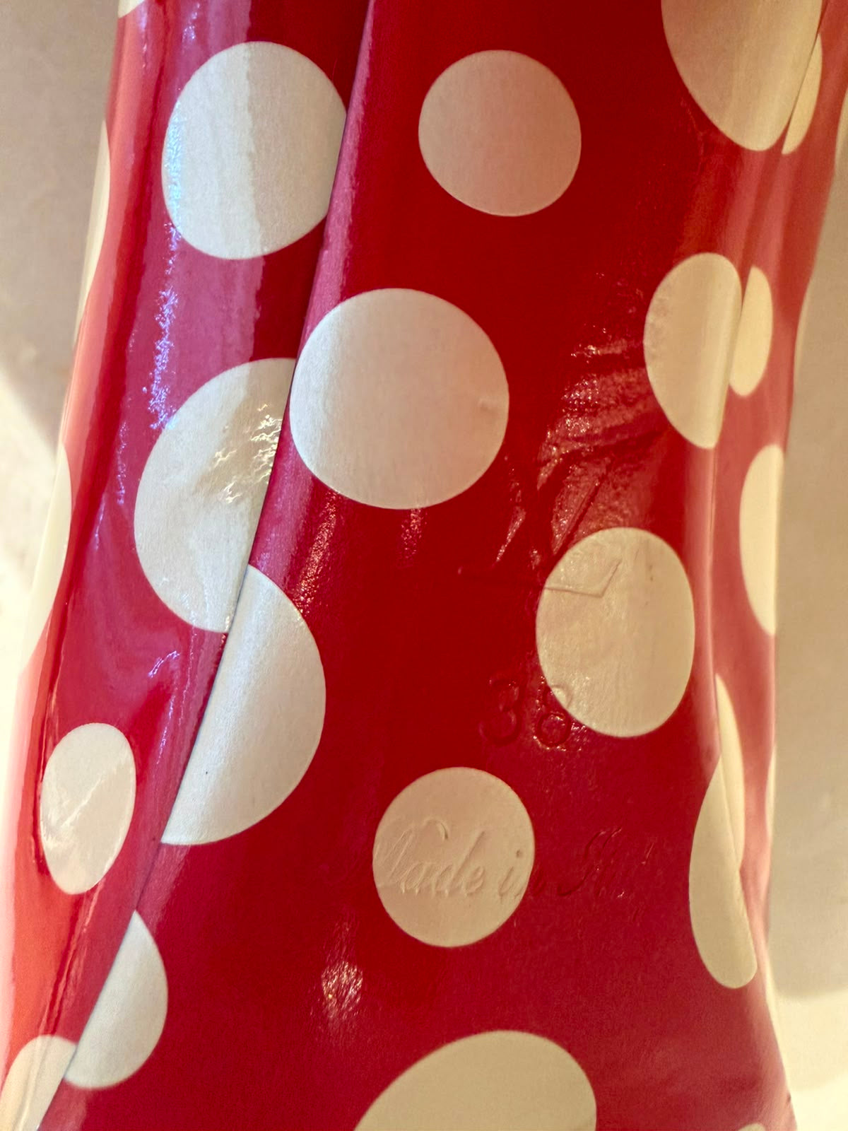 Authentic Louis Vuitton x Yayoi Kusama Red Patent Leather Polka Dot Pumps EU 38 – Collector’s Edition