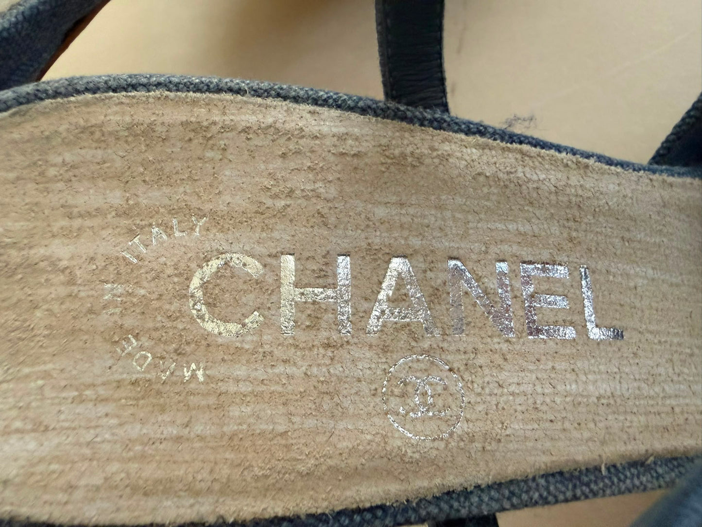 Authentic CHANEL Blue Denim Camellia Slingback Pumps with CC Logo IT 38.5 C Excellent Condition