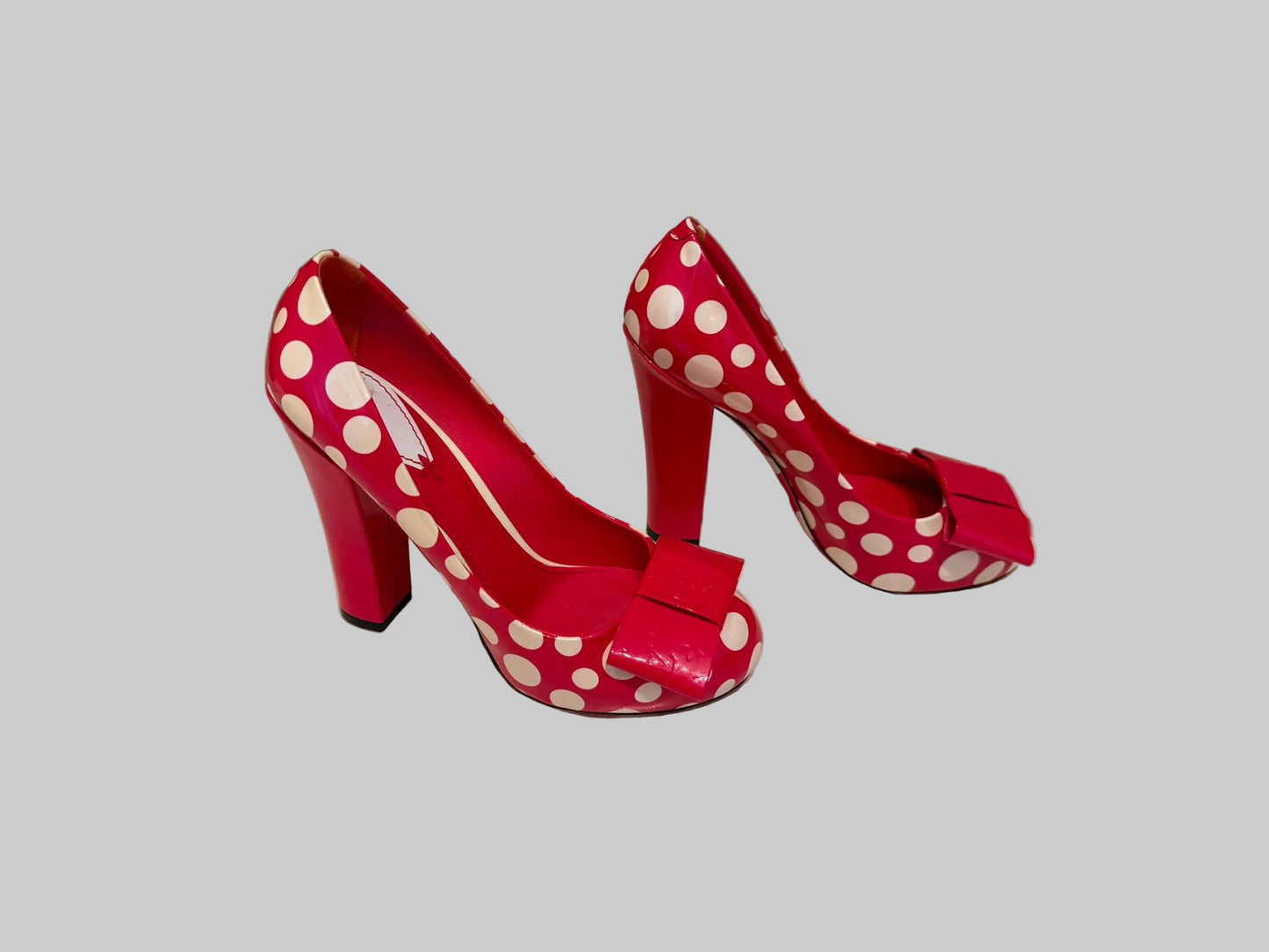 Authentic Louis Vuitton x Yayoi Kusama Red Patent Leather Polka Dot Pumps EU 38 – Collector’s Edition