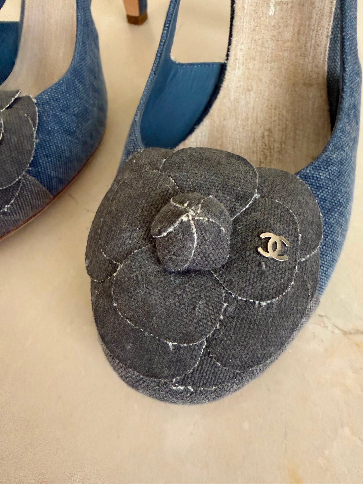 Authentic CHANEL Blue Denim Camellia Slingback Pumps with CC Logo IT 38.5 C Excellent Condition