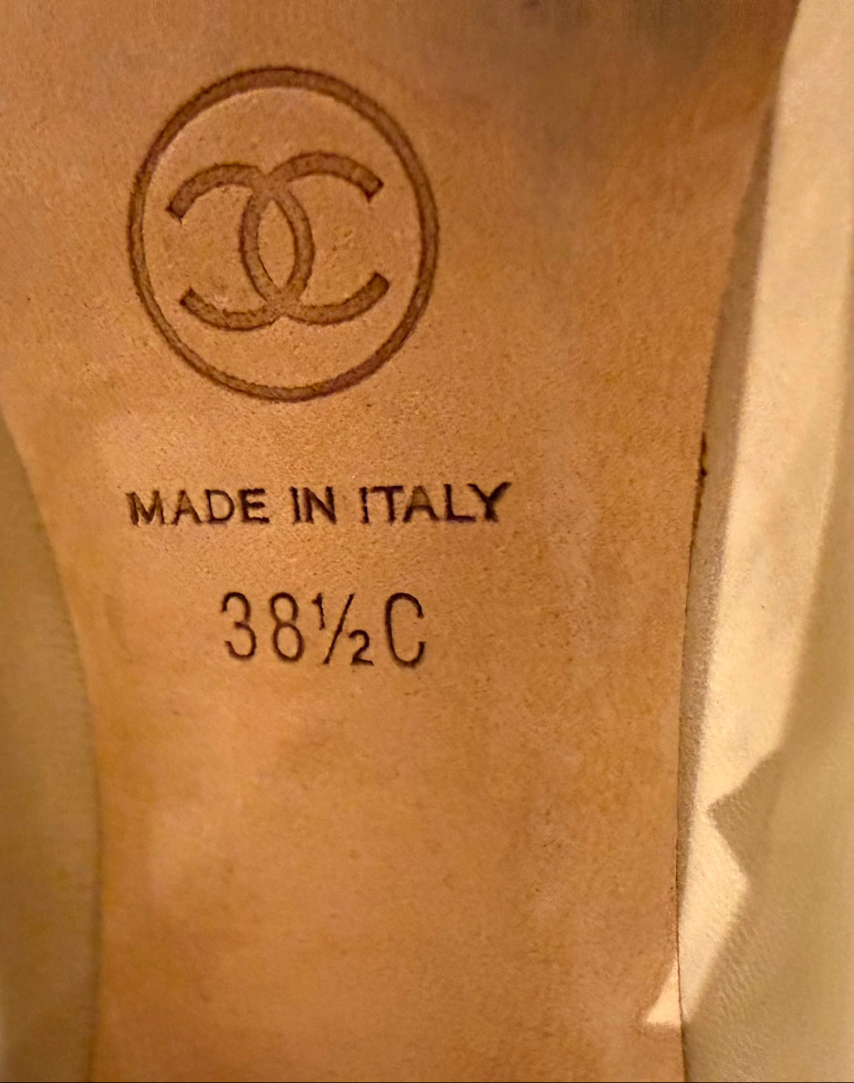Authentic CHANEL Beige Metallic Gold Leather Cap Toe Chain Pumps IT 38.5 C Excellent Condition
