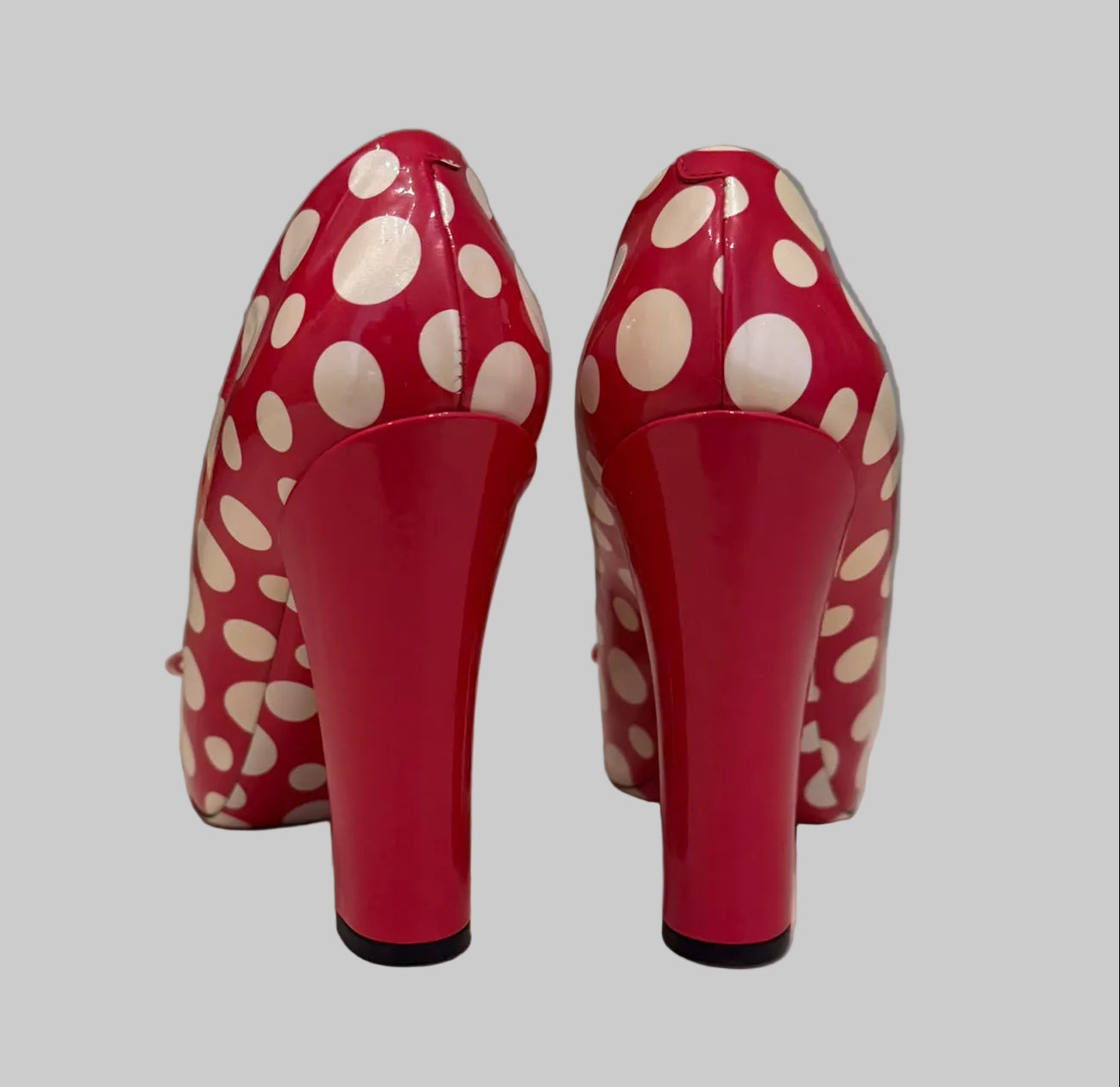 Authentic Louis Vuitton x Yayoi Kusama Red Patent Leather Polka Dot Pumps EU 38 – Collector’s Edition