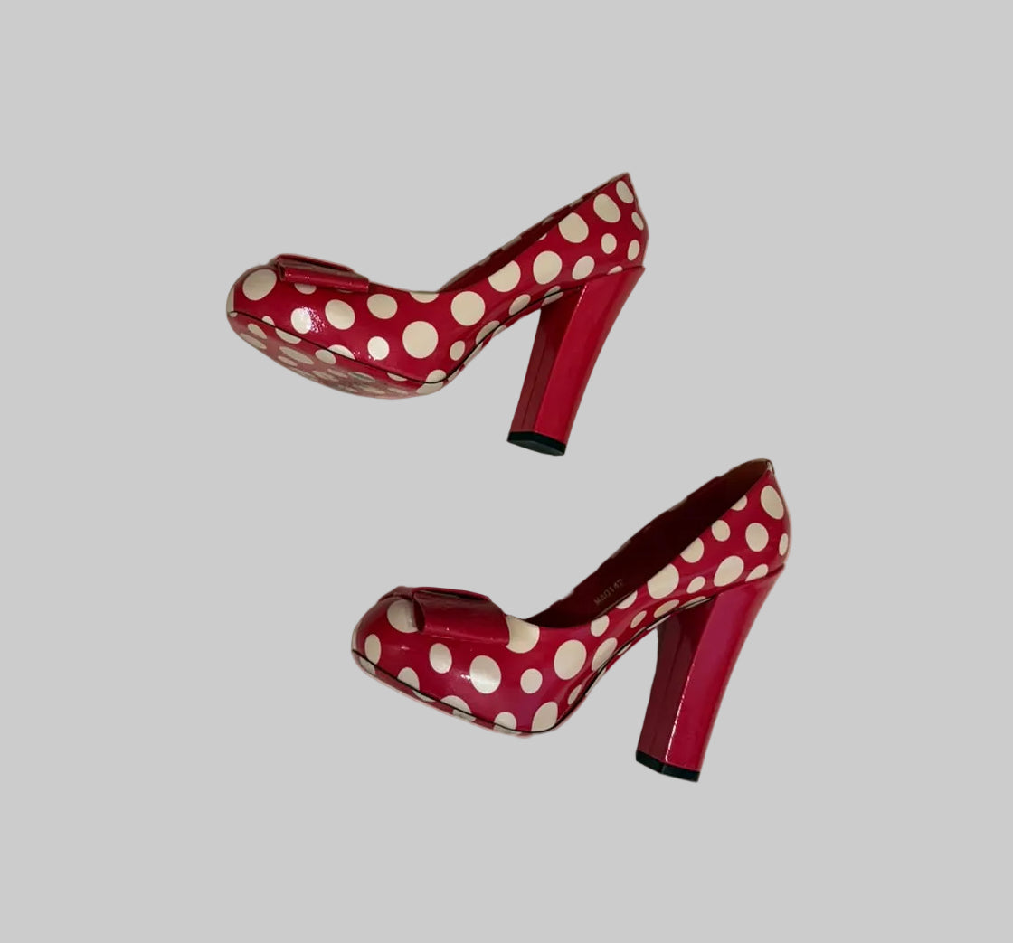 Authentic Louis Vuitton x Yayoi Kusama Red Patent Leather Polka Dot Pumps EU 38 – Collector’s Edition
