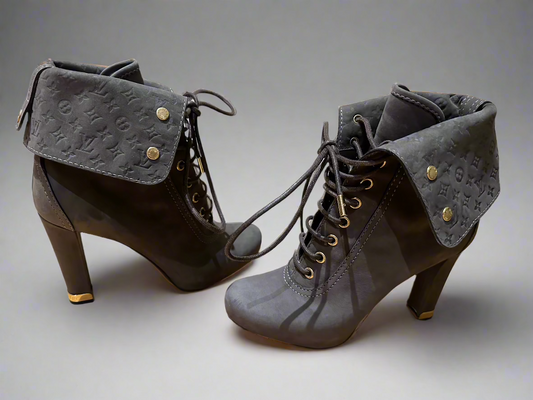 LOUIS VUITTON STARLETT Lace Up Suede Ankle Boots | Size IT 36 | Very Good Condition